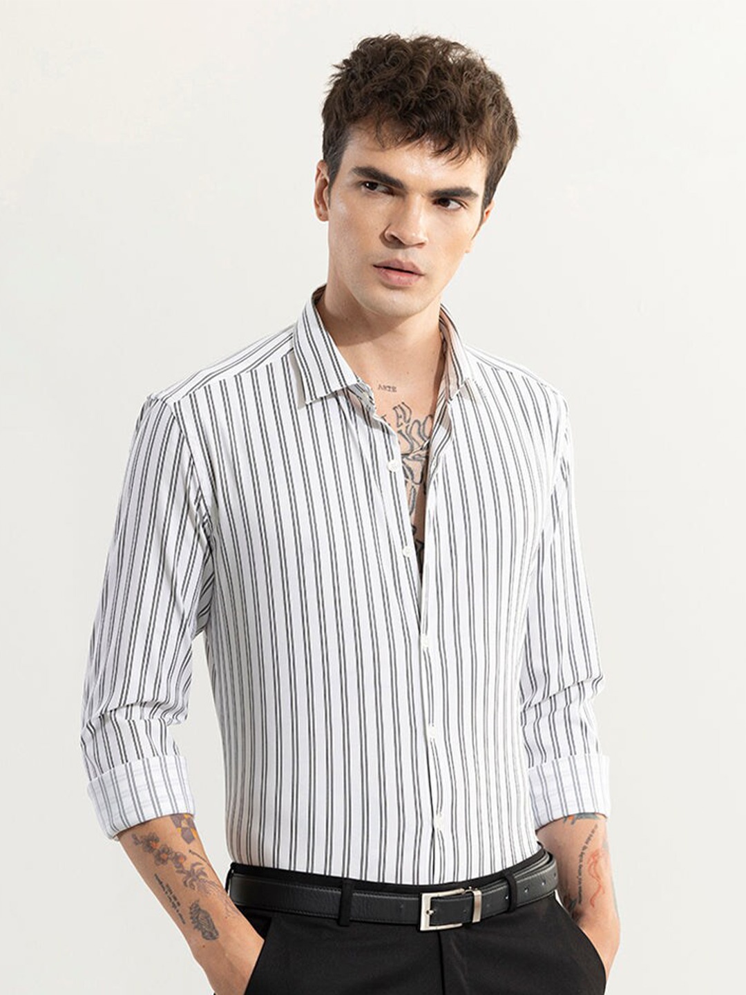 

Snitch White Classic Slim Fit Vertical Striped Spread Collar Cotton Casual Shirt