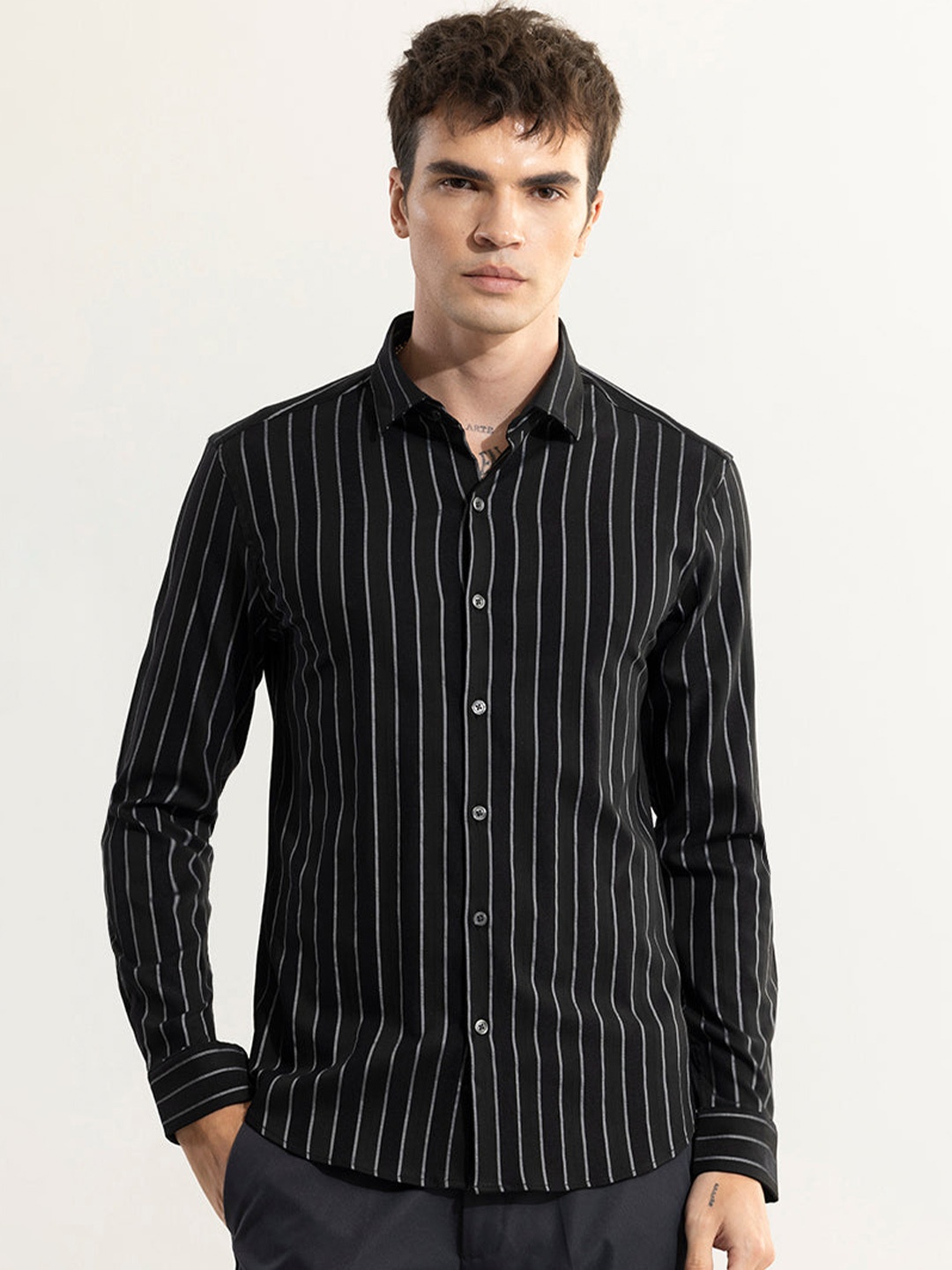 

Snitch Black Classic Slim Fit Vertical Striped Spread Collar Cotton Casual Shirt