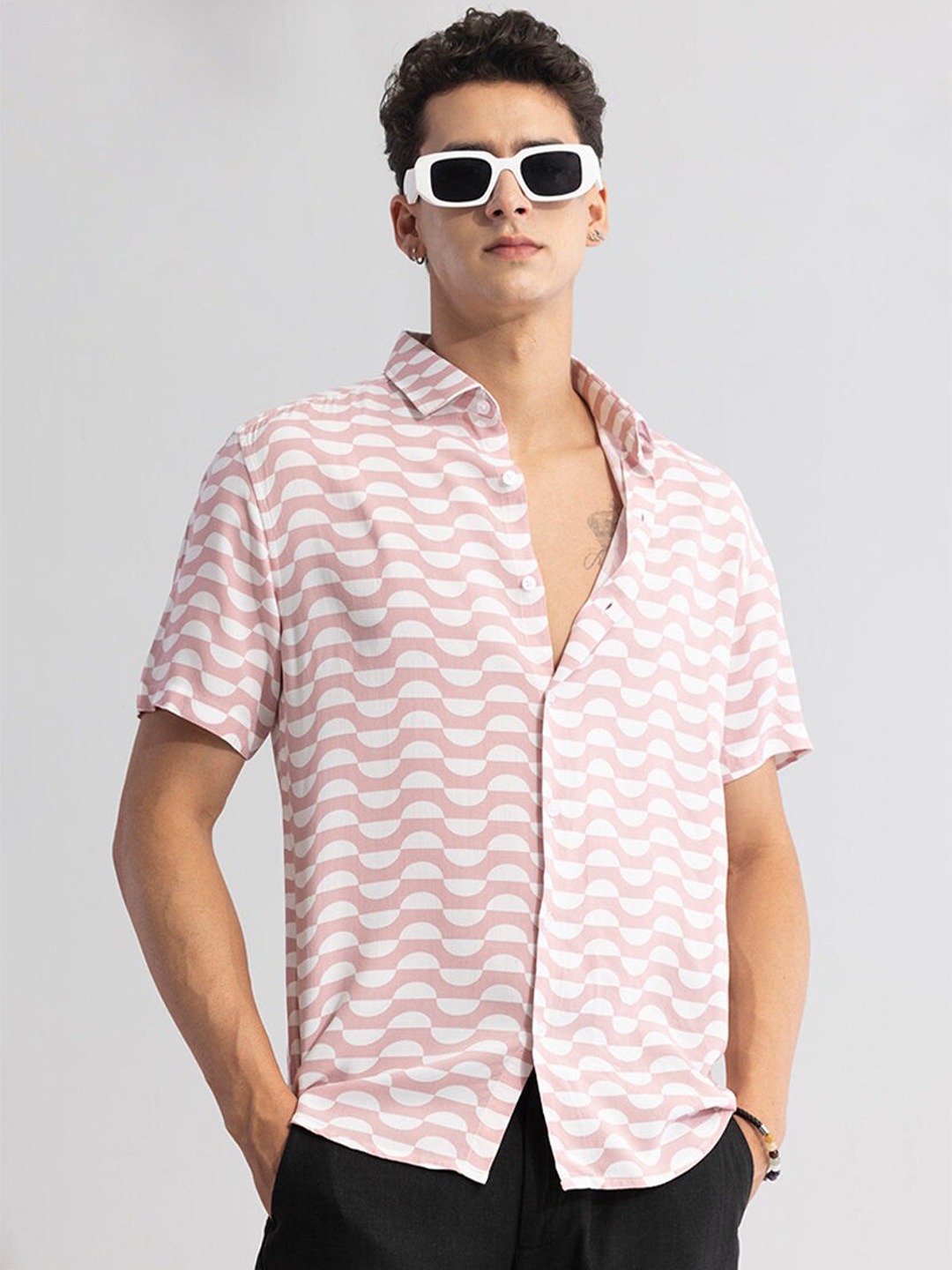 

Snitch Pink Classic Geometric Printed Casual Shirt