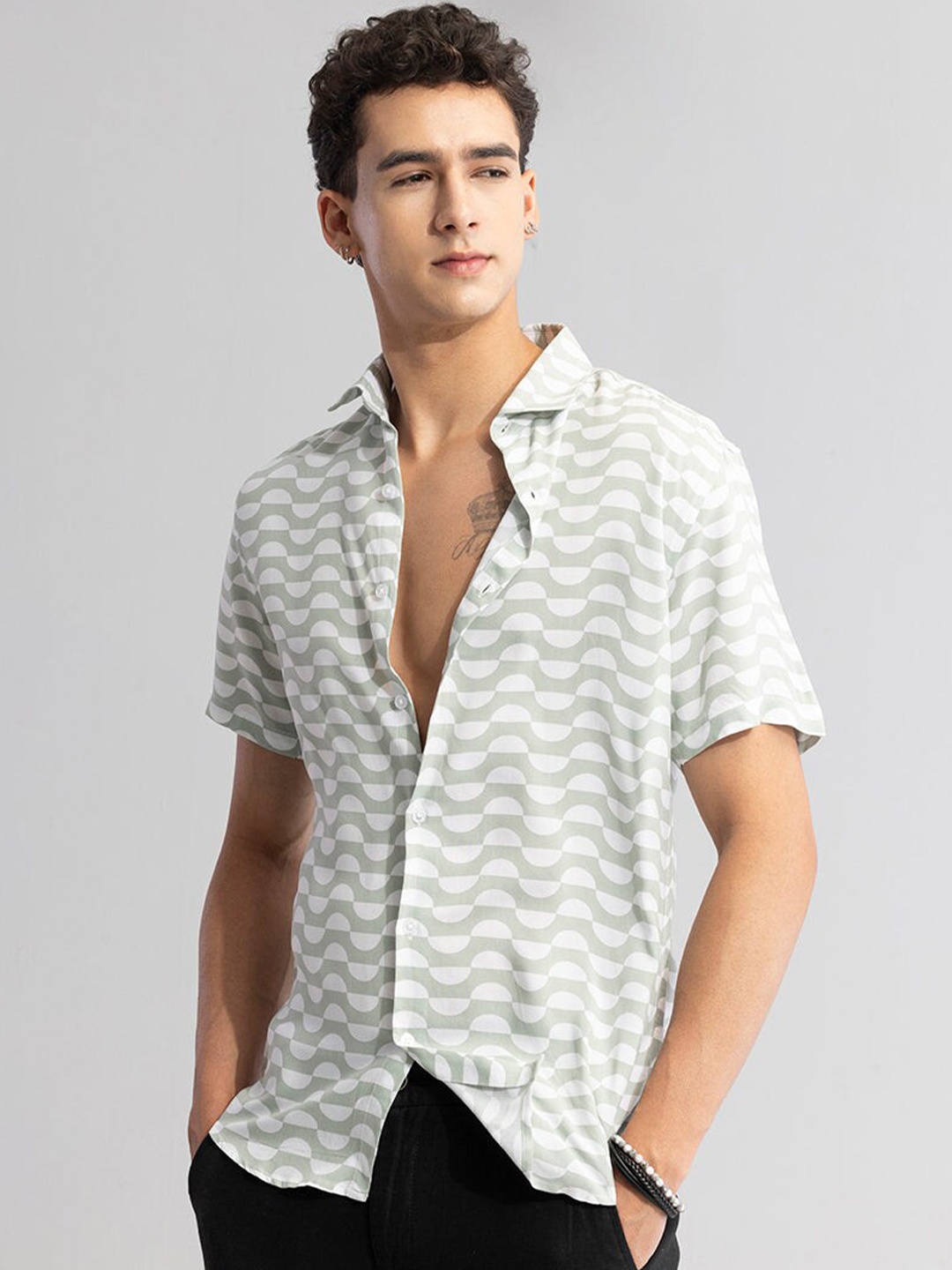 

Snitch Green Classic Geometric Printed Casual Shirt