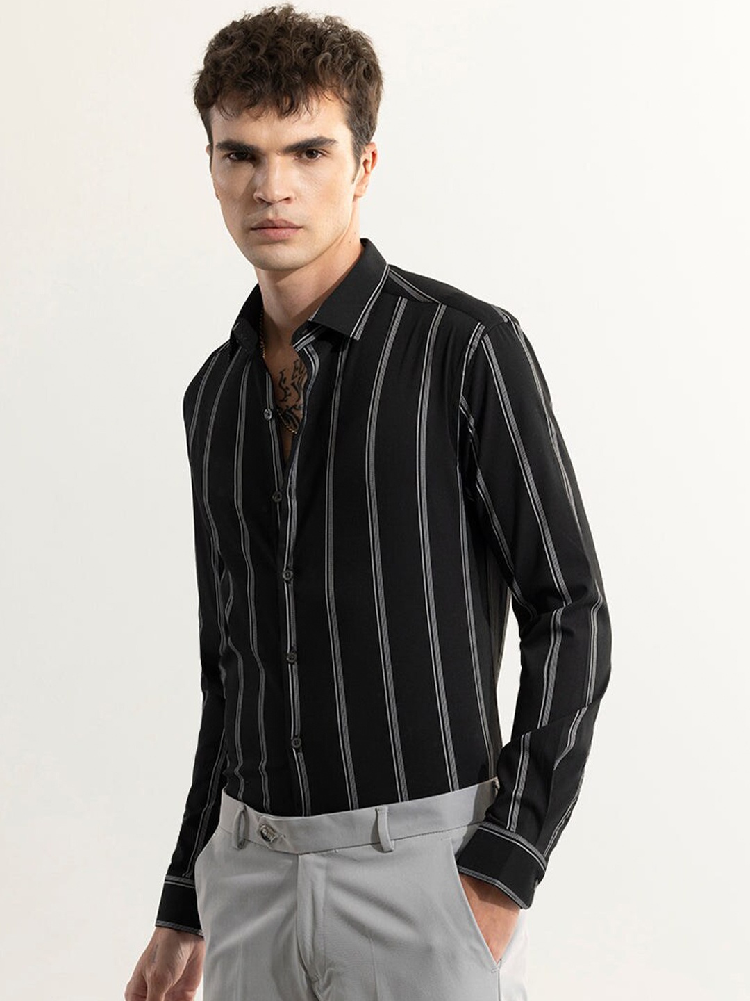 

Snitch Black Classic Slim Fit Vertical Striped Cotton Casual Shirt