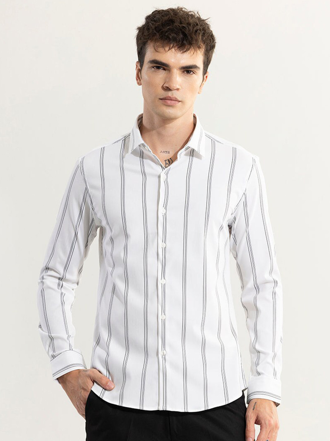 

Snitch White Classic Slim Fit Vertical Striped Cotton Casual Shirt