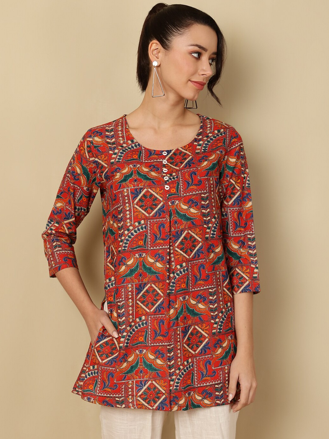 

AKIMIA Geometric Printed Round Neck Straight Kurti, Red