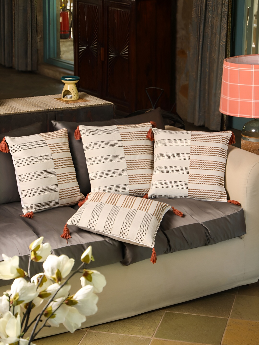 

SANSKRUTIHOMES Brown & White 4 Pieces Geometric Cotton Square Cushion Covers