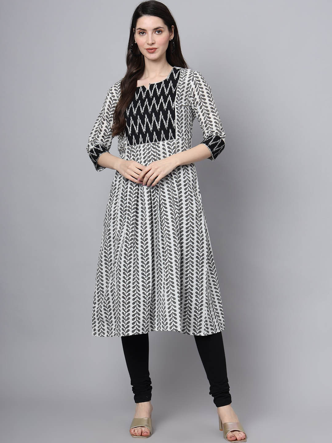 

FABRIC FITOOR Floral Printed A-line Cotton Kurta, Black