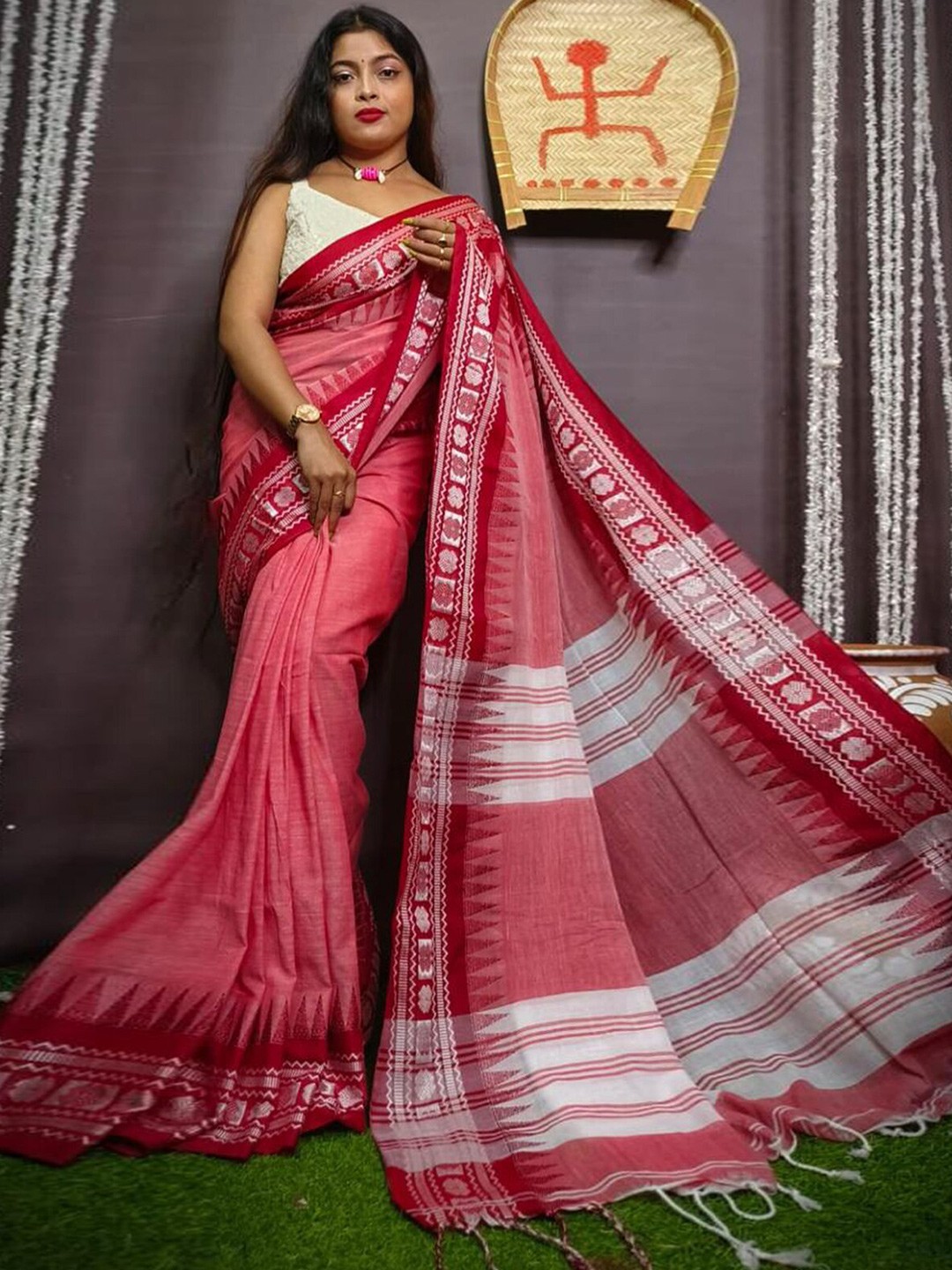 

ODETTE Woven Design Saree, Red