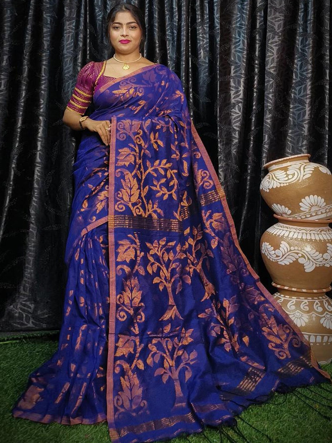 

ODETTE Floral Woven Design Zari Jamdani Saree, Navy blue