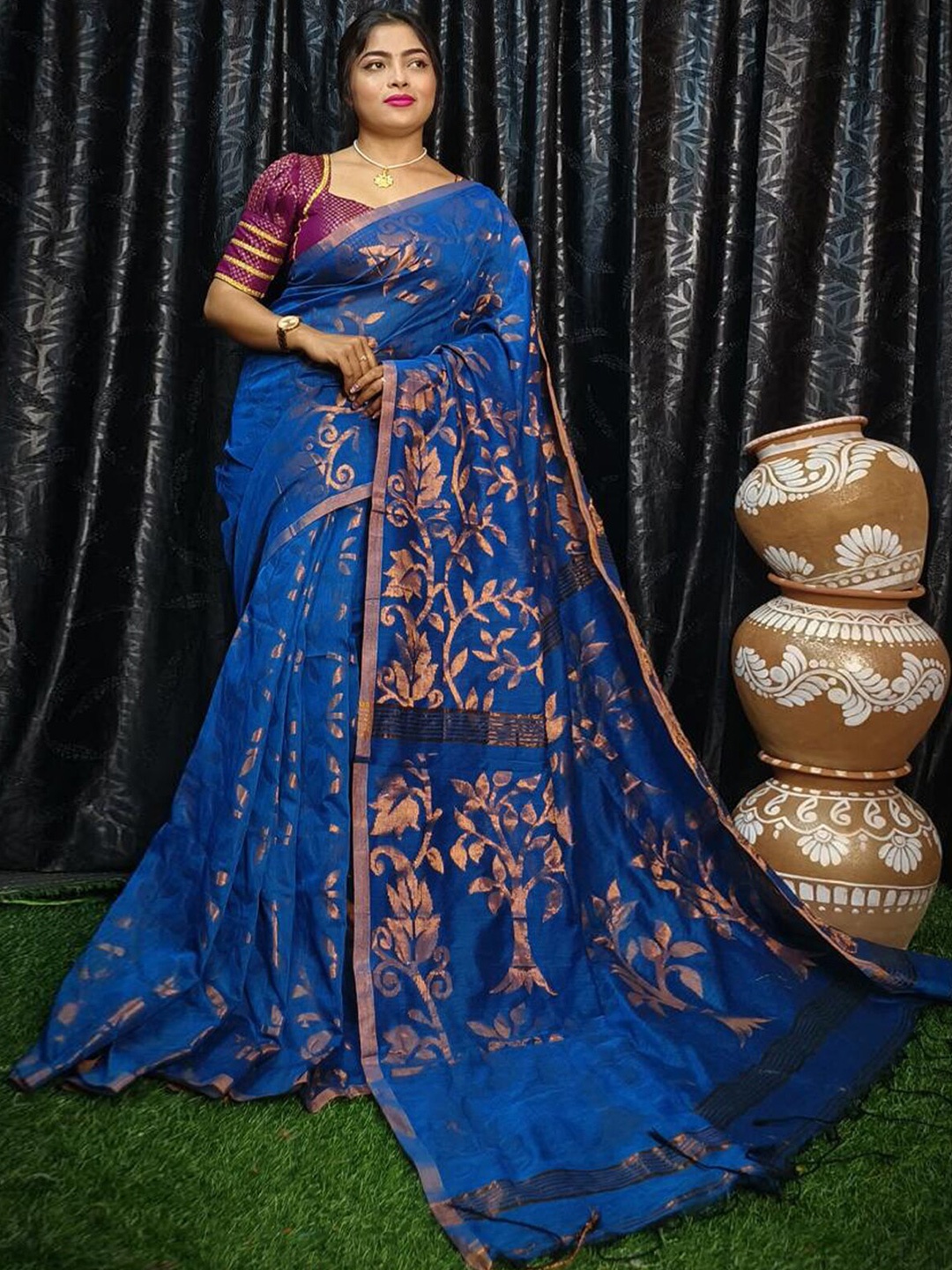 

ODETTE Floral Woven Design Zari Jamdani Saree, Blue