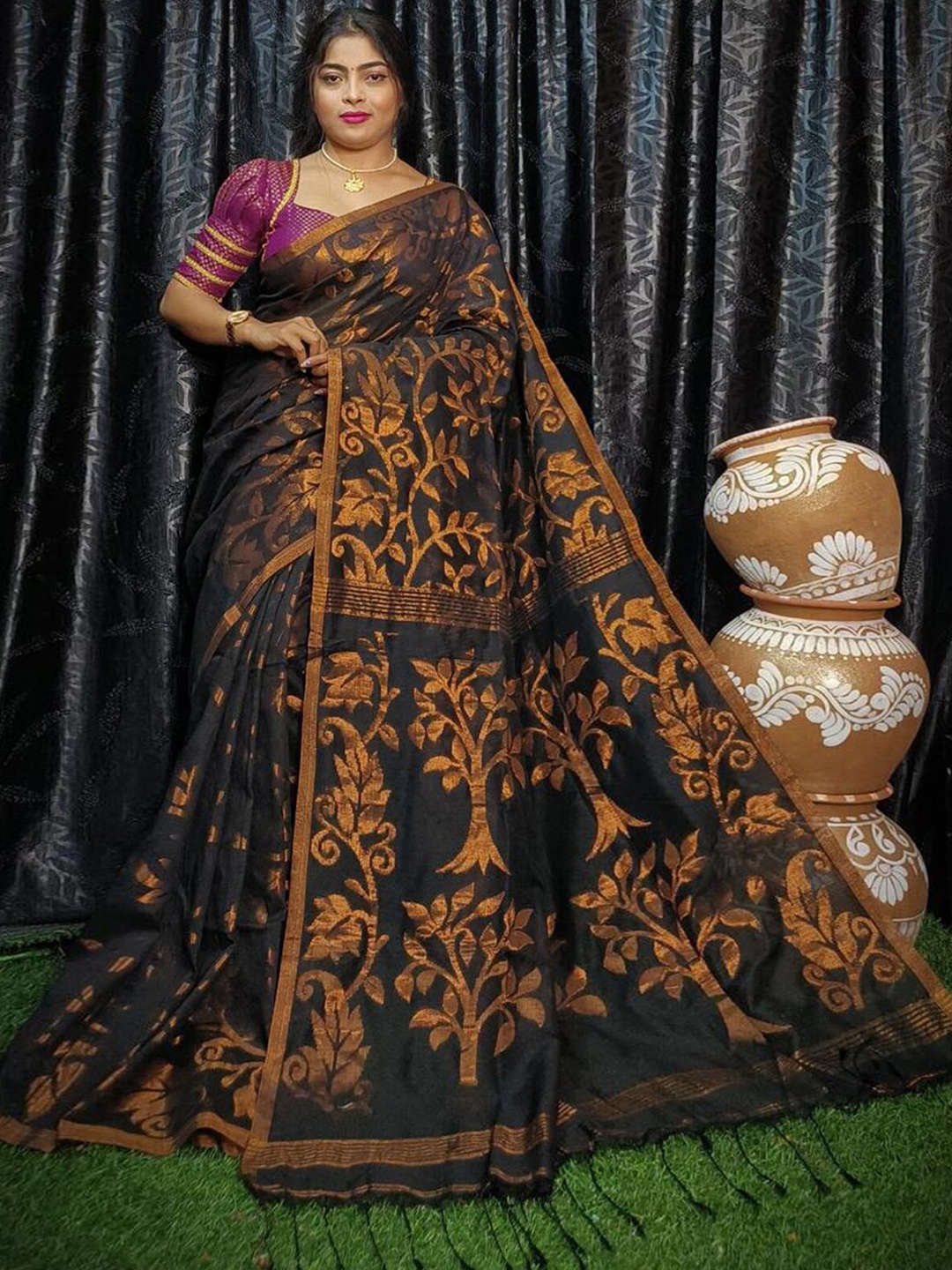 

ODETTE Floral Woven Design Zari Jamdani Saree, Black