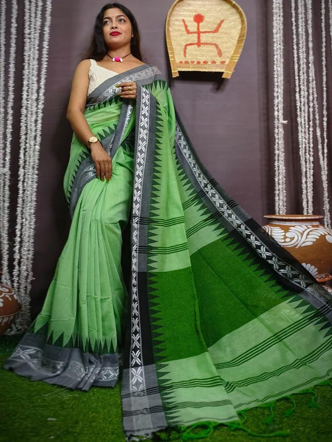 

ODETTE Woven Design Saree, Green