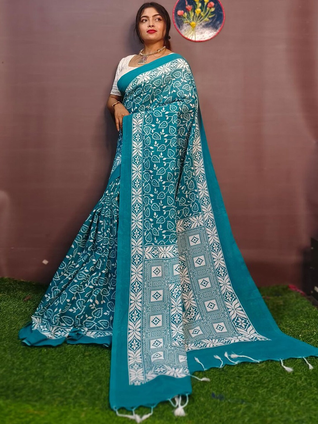 

ODETTE Ethnic Motifs Printed Saree, Teal
