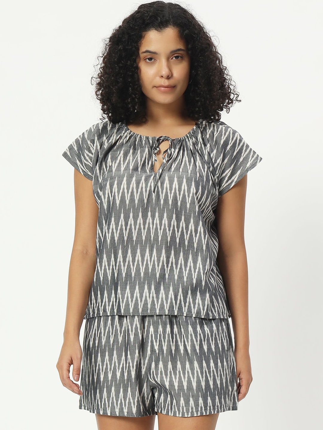 

CHARMGAL Zig-Zag Printed Pure Cotton Top With Shorts, Grey