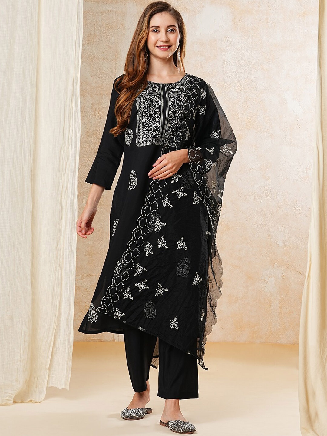 

FASHOR Floral Embroidered Straight Kurta with Palazzos & Dupatta, Black