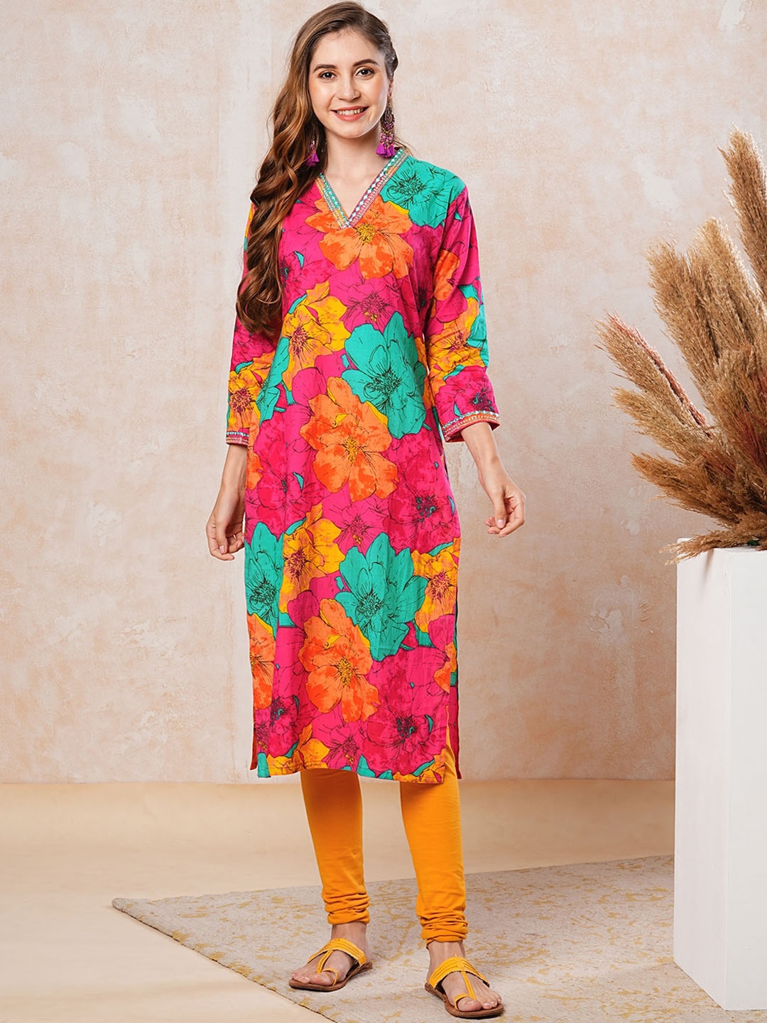

FASHOR Women Printed Flared Sleeves Sequinned Kurta, Magenta