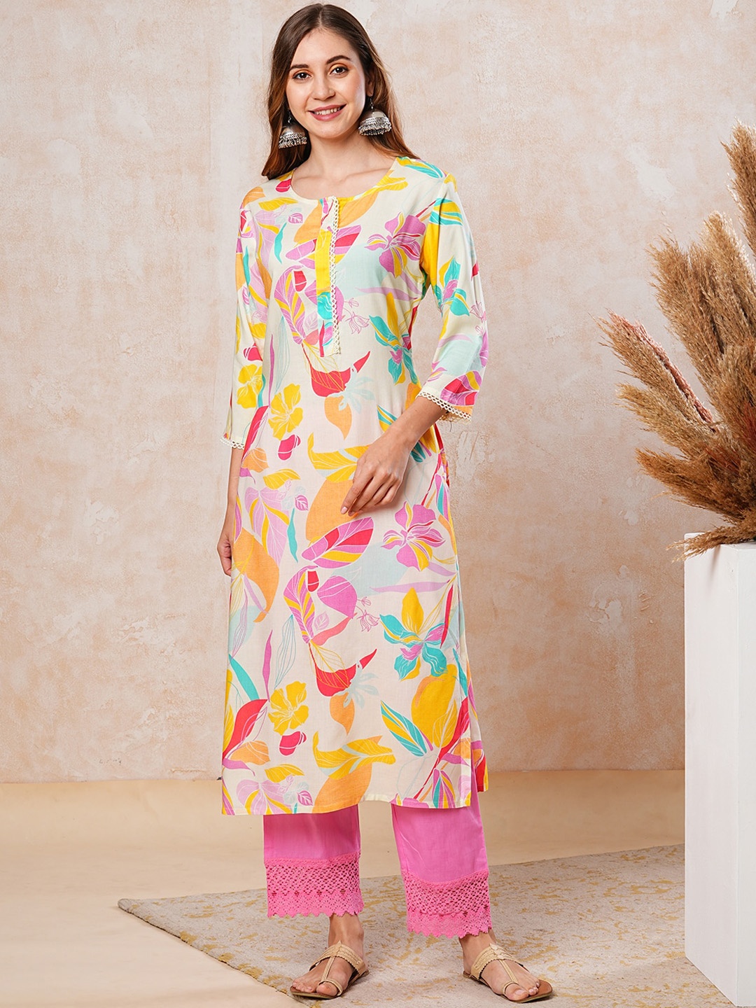 

FASHOR Floral Printed Straight Kurta, Off white