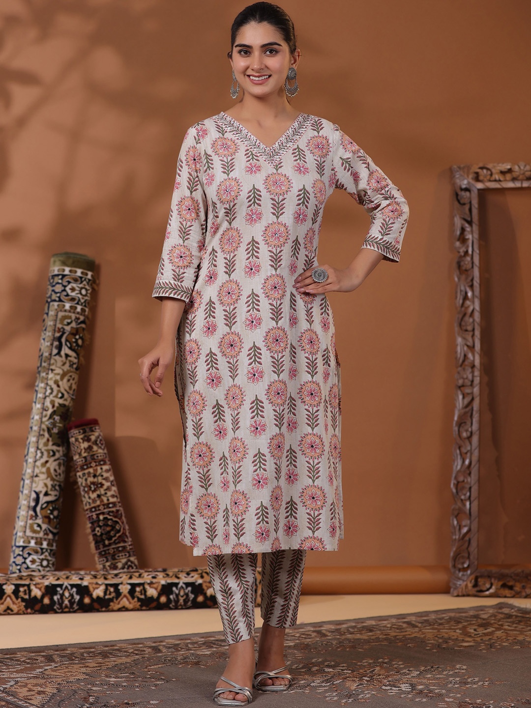 

FASHOR Women Floral Printed Sequined Pure Cotton Kurta with Trousers, Off white