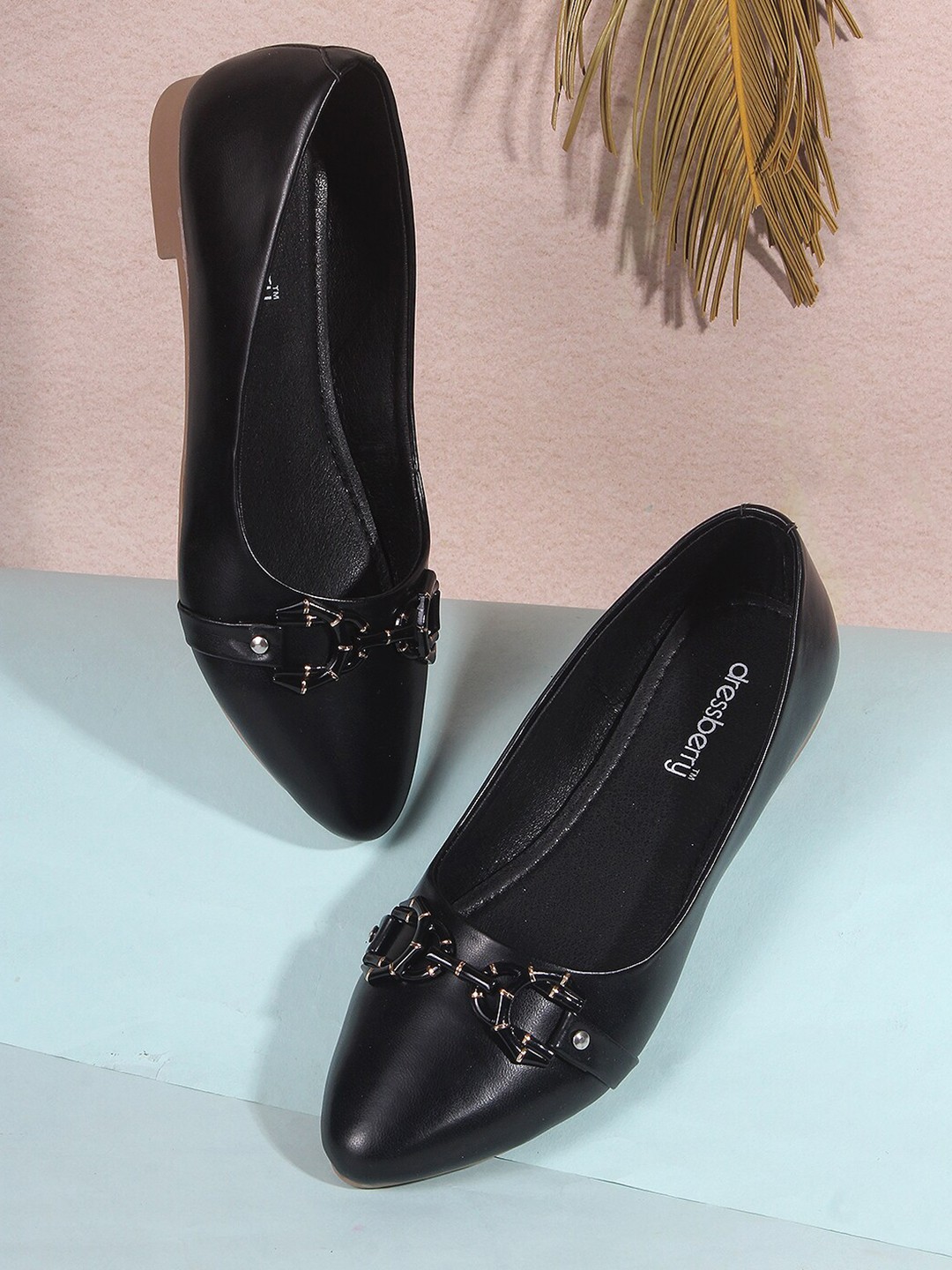 

DressBerry Black Embellished Pointed Toe Ballerinas