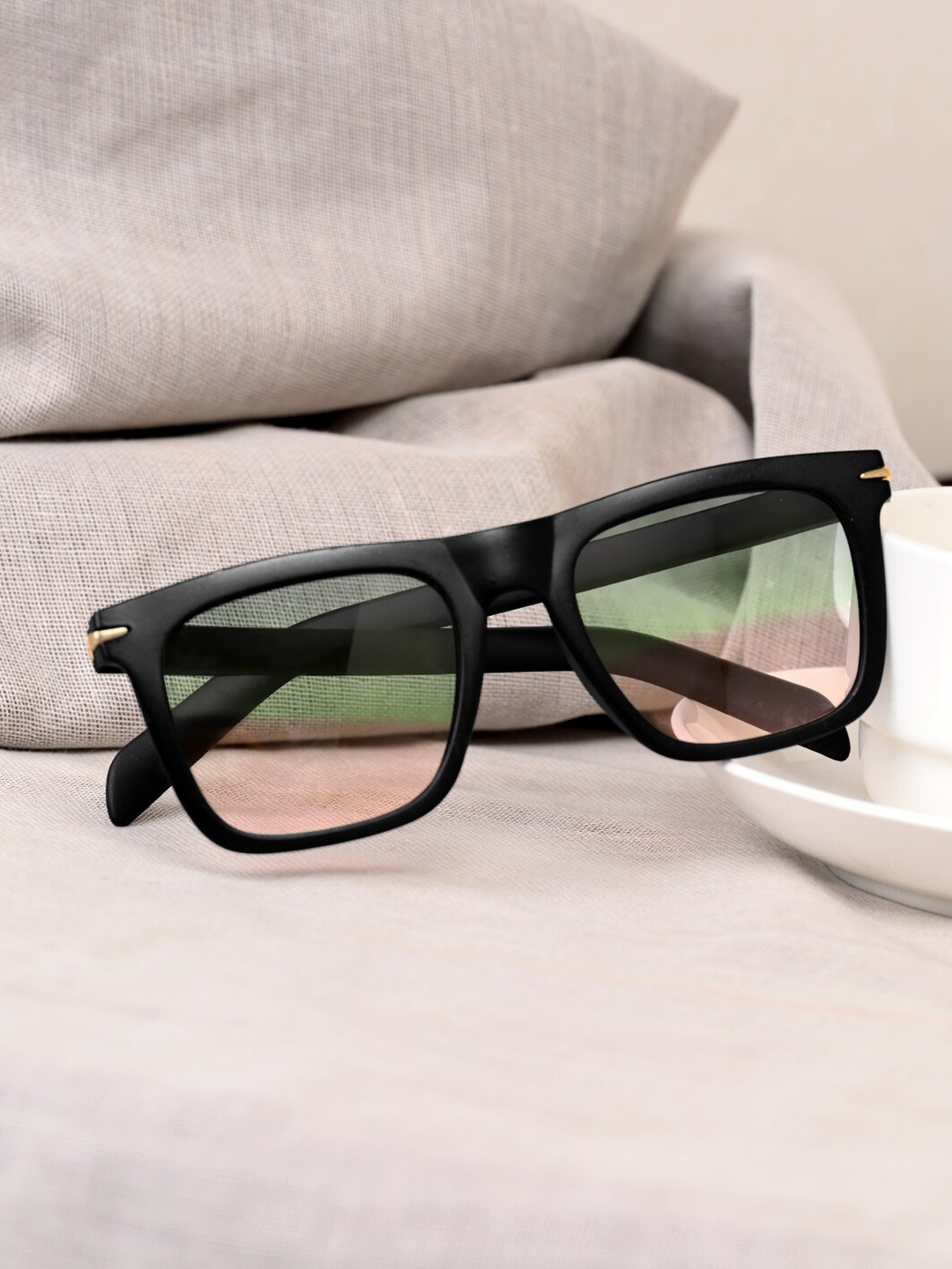 

DressBerry Women Black Wayfarer Sunglasses with UV Protected Lens DBSG-09-BK