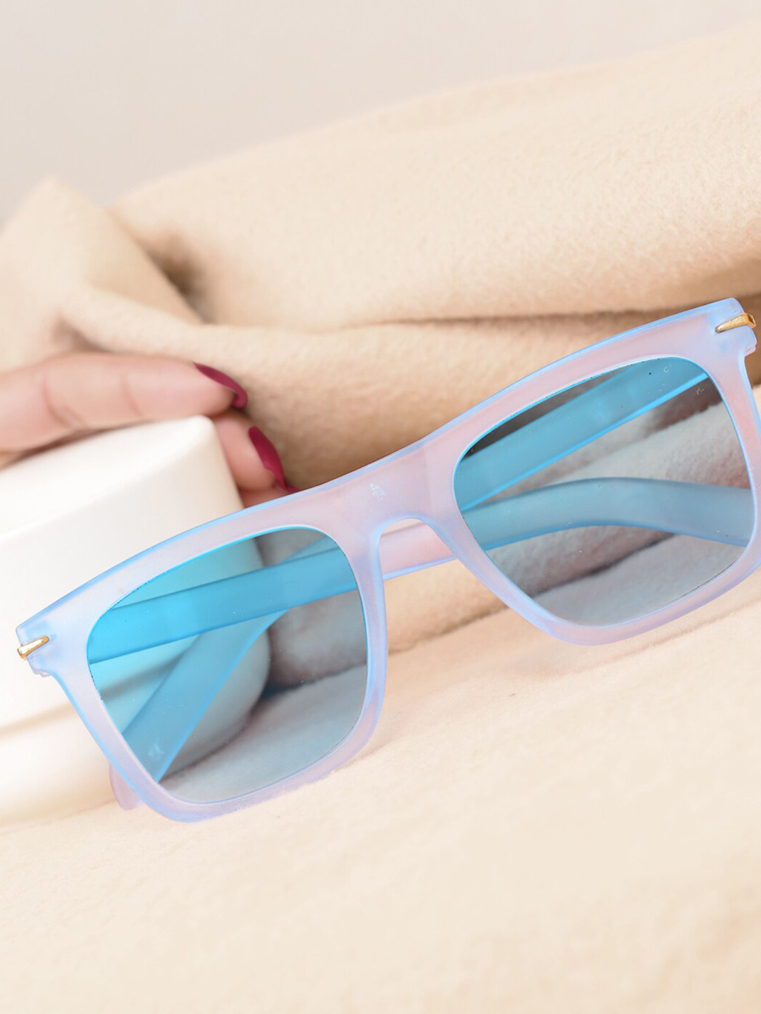 

DressBerry Women Blue Wayfarer Sunglasses with UV Protected Lens DBSG-09-BL