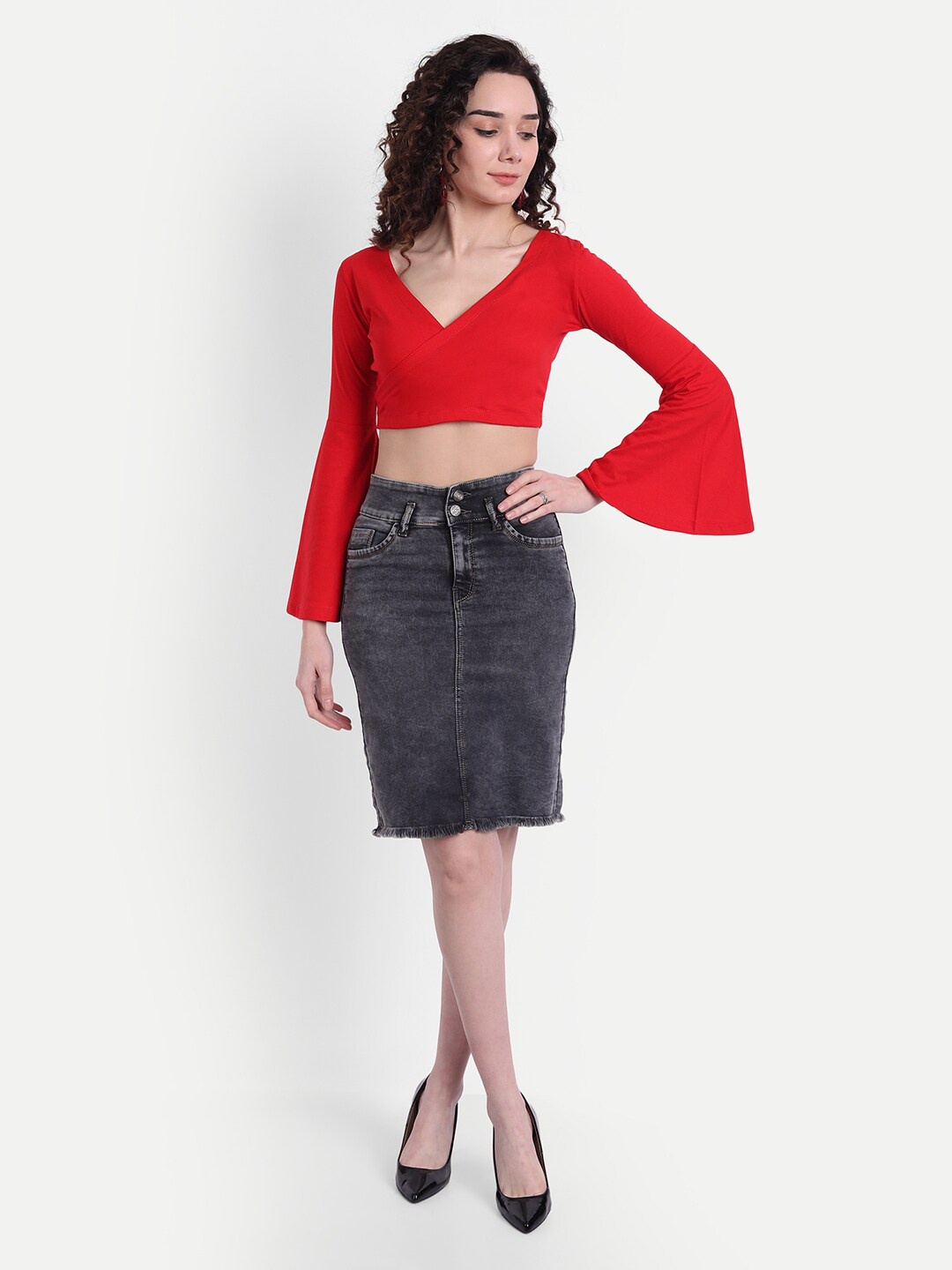 

COLOR CAPITAL Bell Sleeve Crop Top, Red
