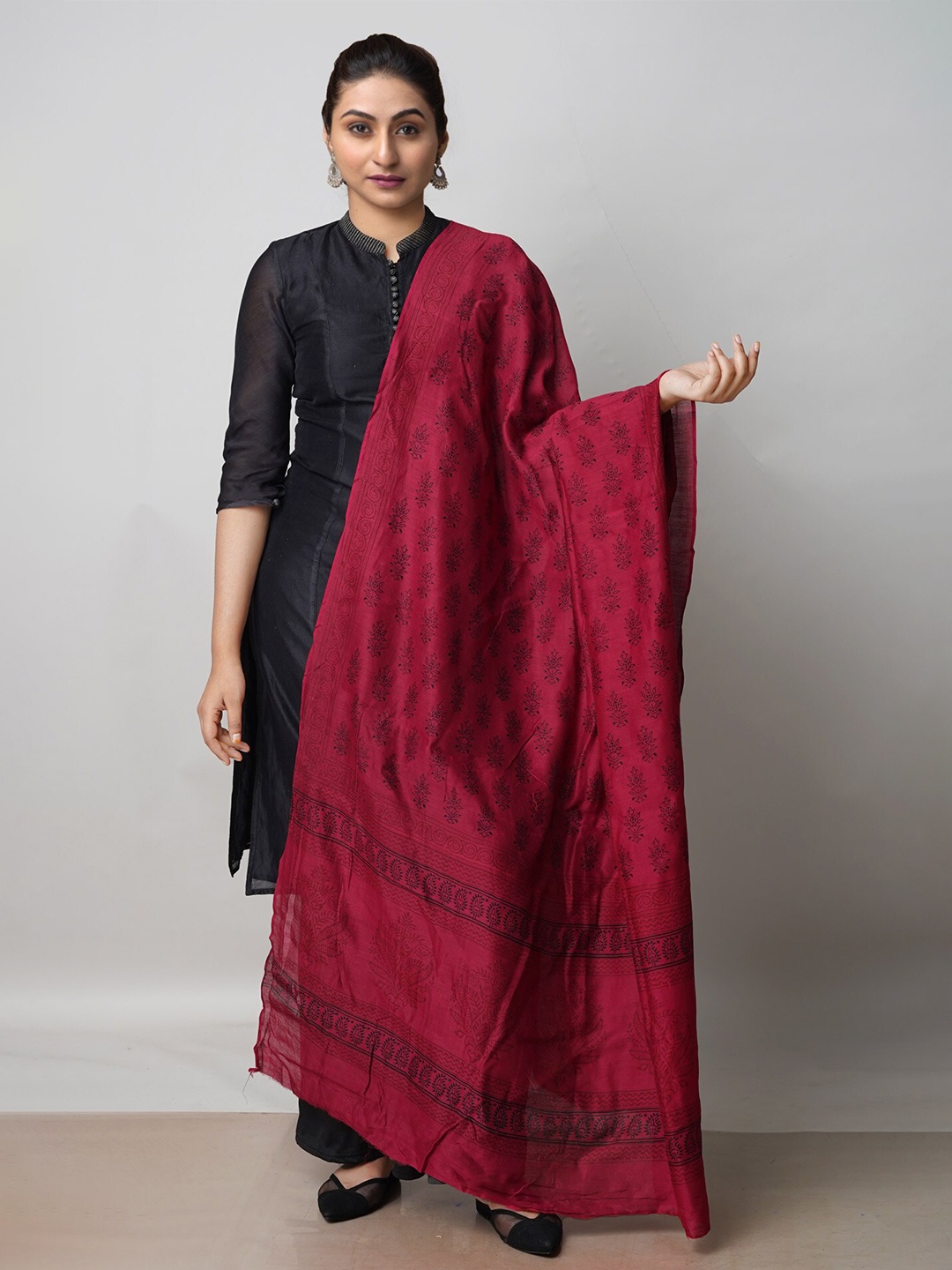 

Unnati Silks Ethnic Motifs Printed Pure Cotton Tie and Dye Dupatta, Red