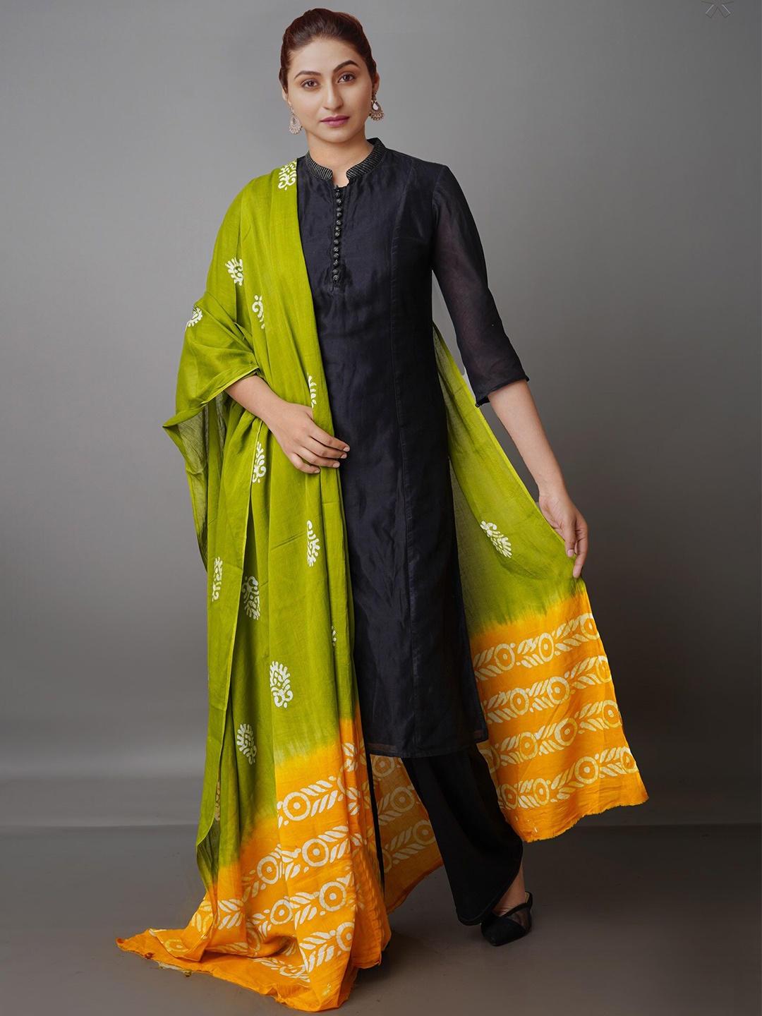

Unnati Silks Ethnic Motifs Printed Pure Cotton Batik Dupatta, Green