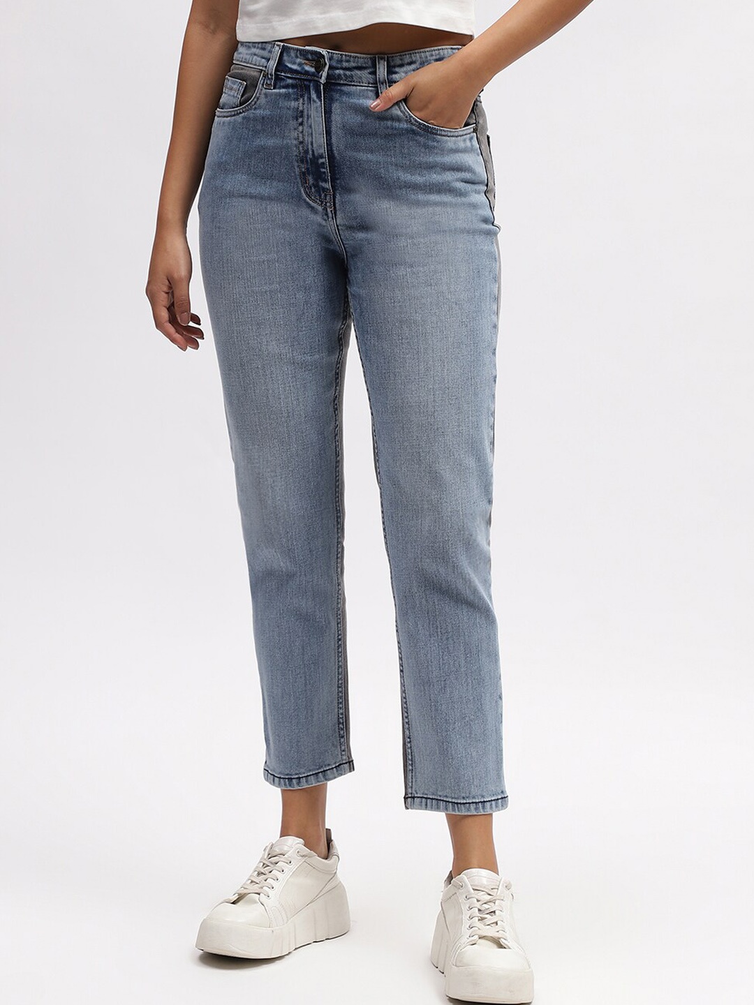 

ELLE Women Slim Fit Slash Knee Heavy Fade Stretchable Jeans, Blue