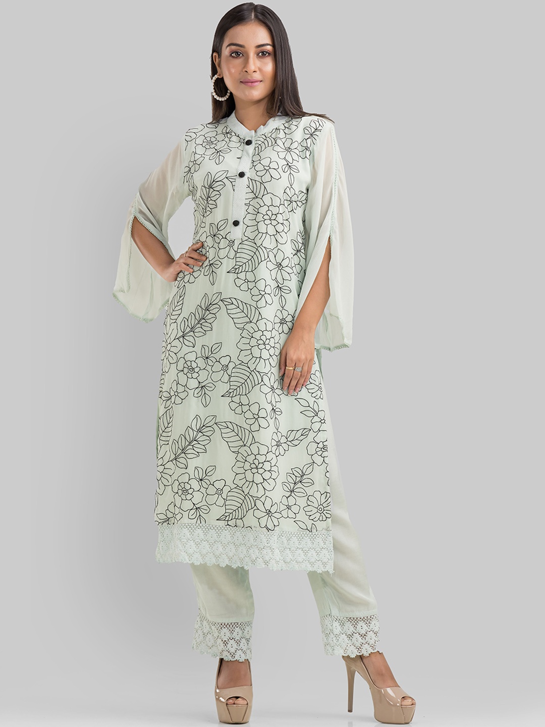 

SACRED SUTA Floral Printed Mandarin Collar Flared Sleeves Kurta with Trousers, Green