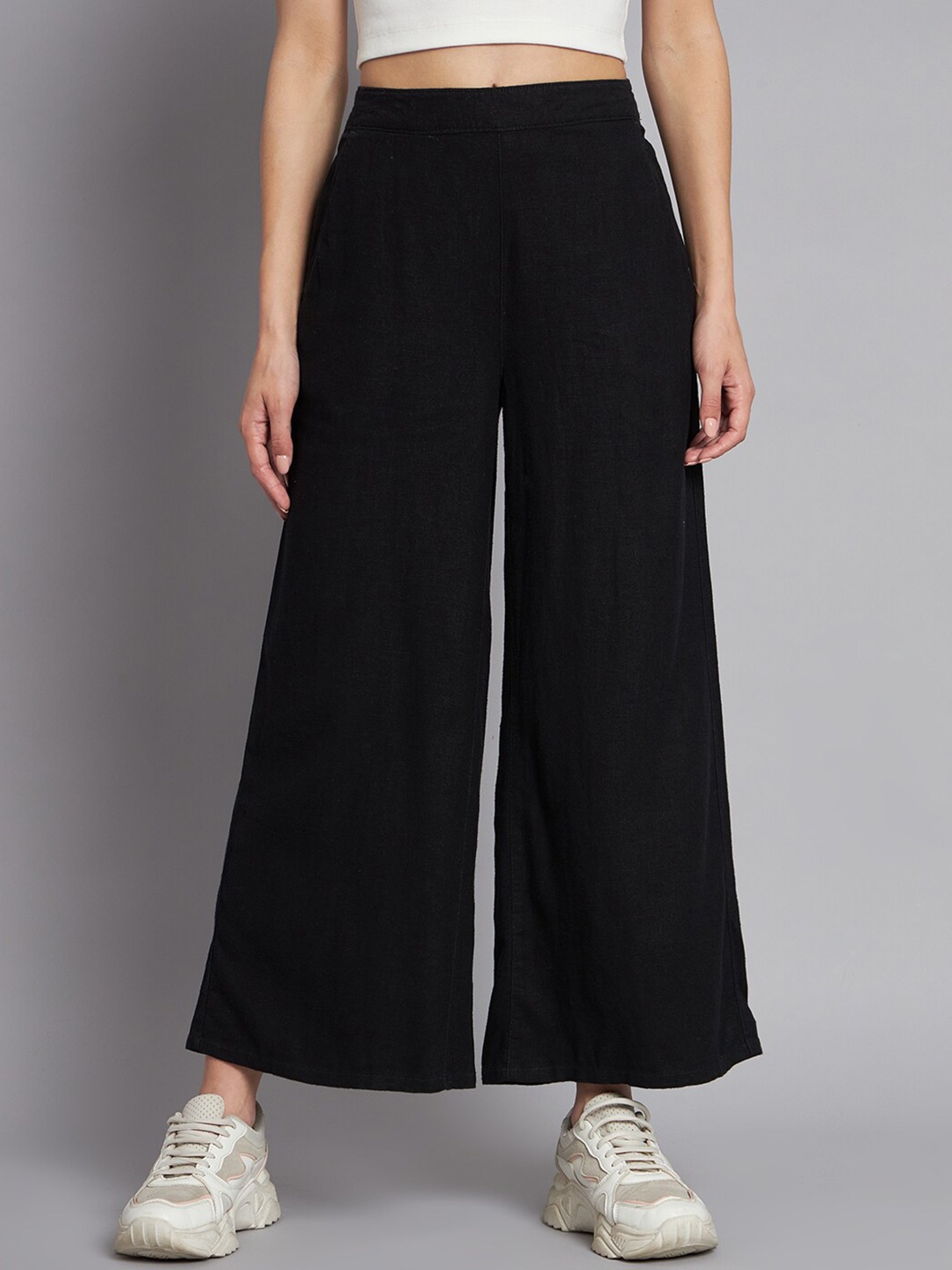 

NoBarr Women Mid-Rise Linen Capris, Black