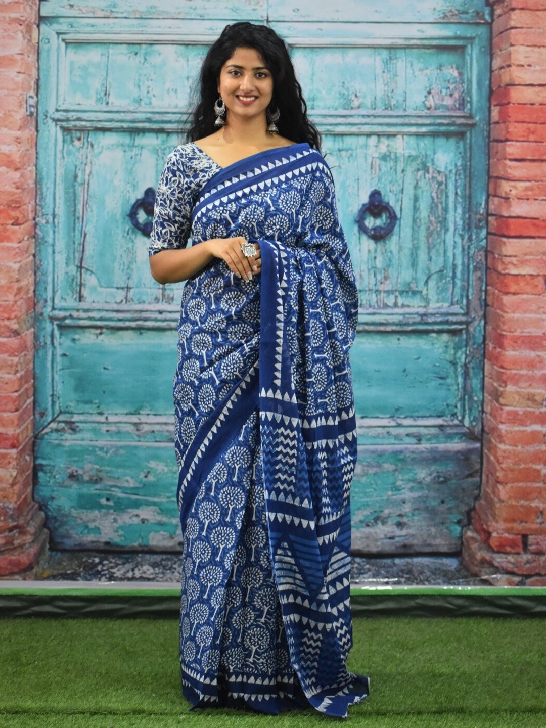 

KIAARON Floral Pure Cotton Block Print Saree, Blue