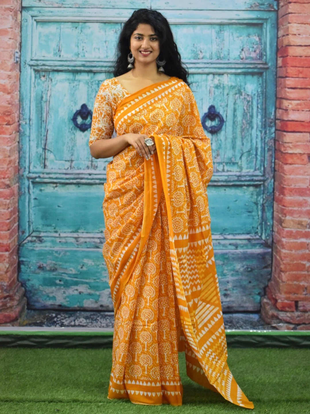 

KIAARON Pure Cotton Geometric Block Print Saree, Yellow