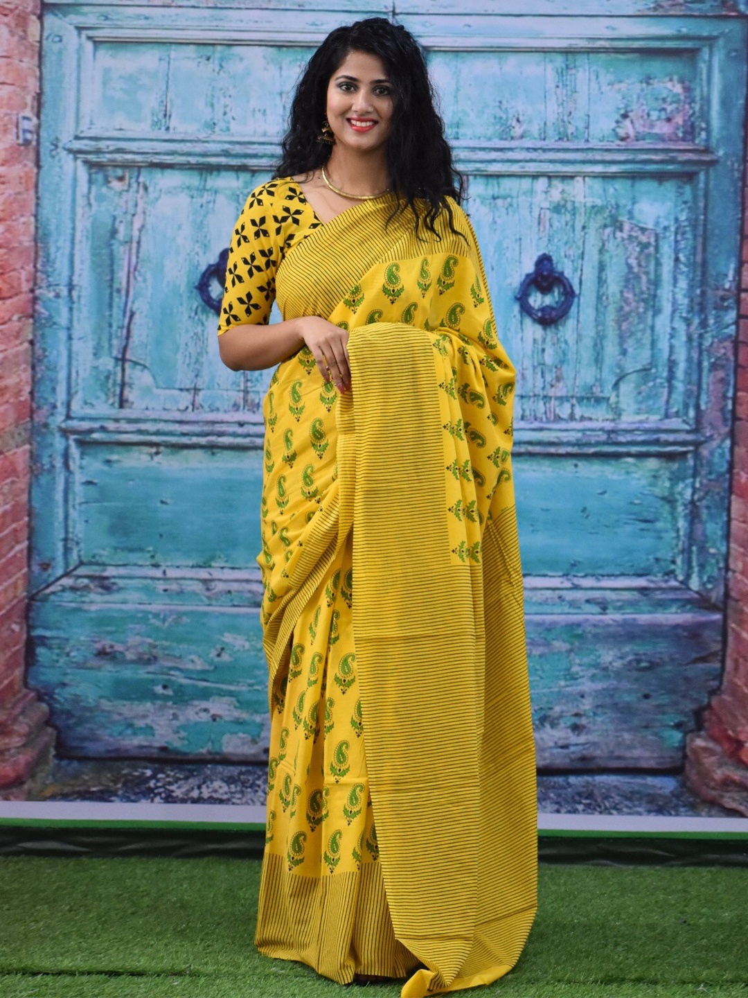 

KIAARON Ethnic Motifs Pure Cotton Block Print Saree, Yellow