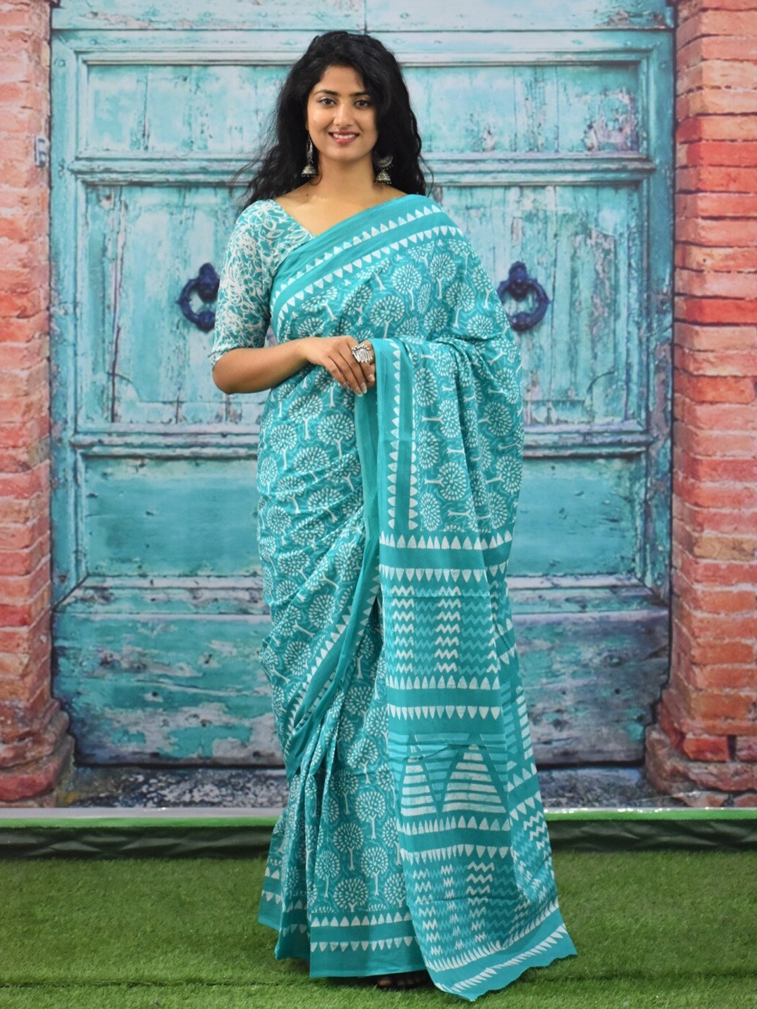

KIAARON Pure Cotton Geometric Block Print Saree, Blue