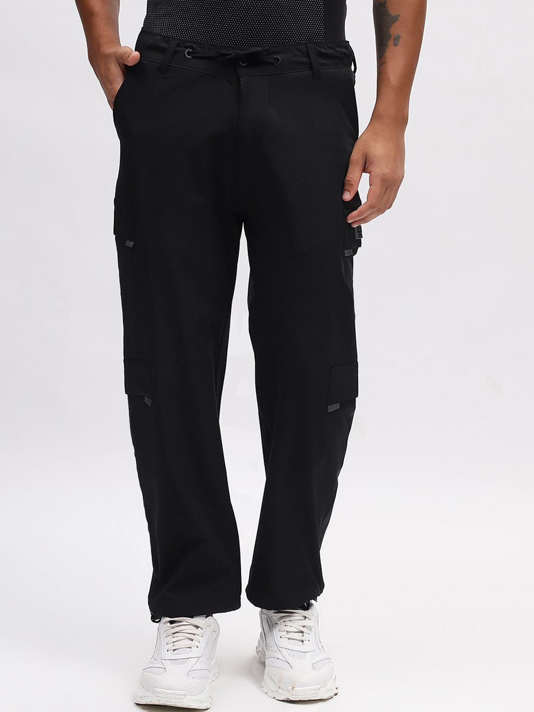 

Iconic Men Mid-Rise Relaxed Fit Cotton Cargos Trousers, Black