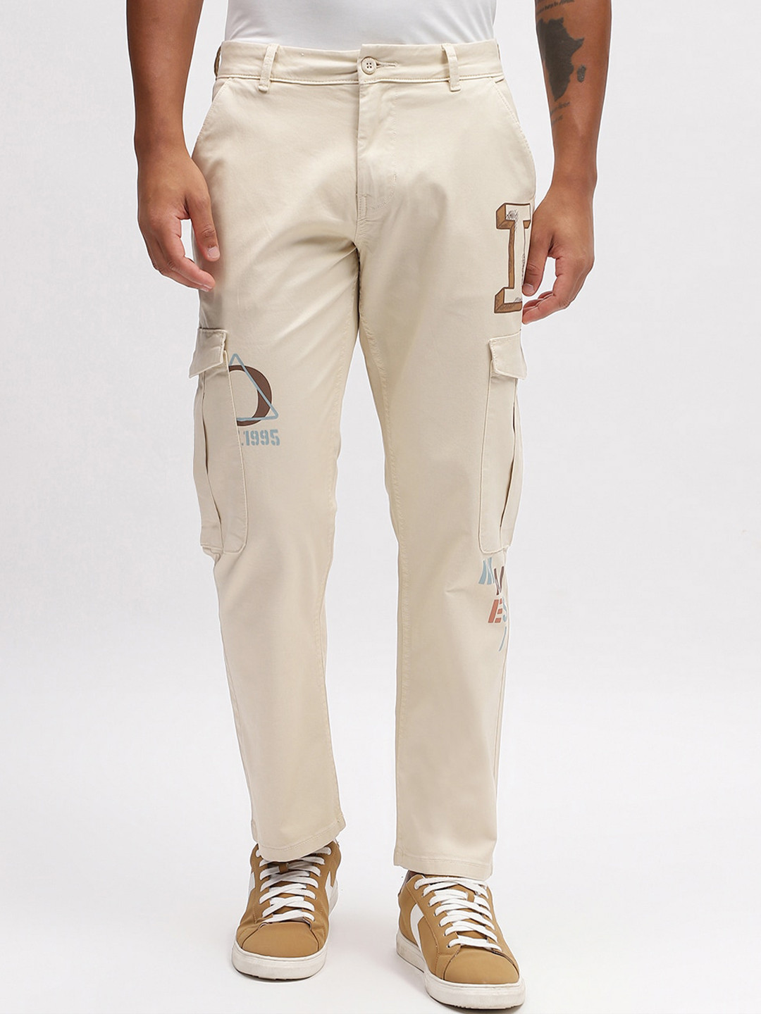 

Iconic Men Relaxed Fit Mid-Rise Cotton Cargos Trouser, Beige