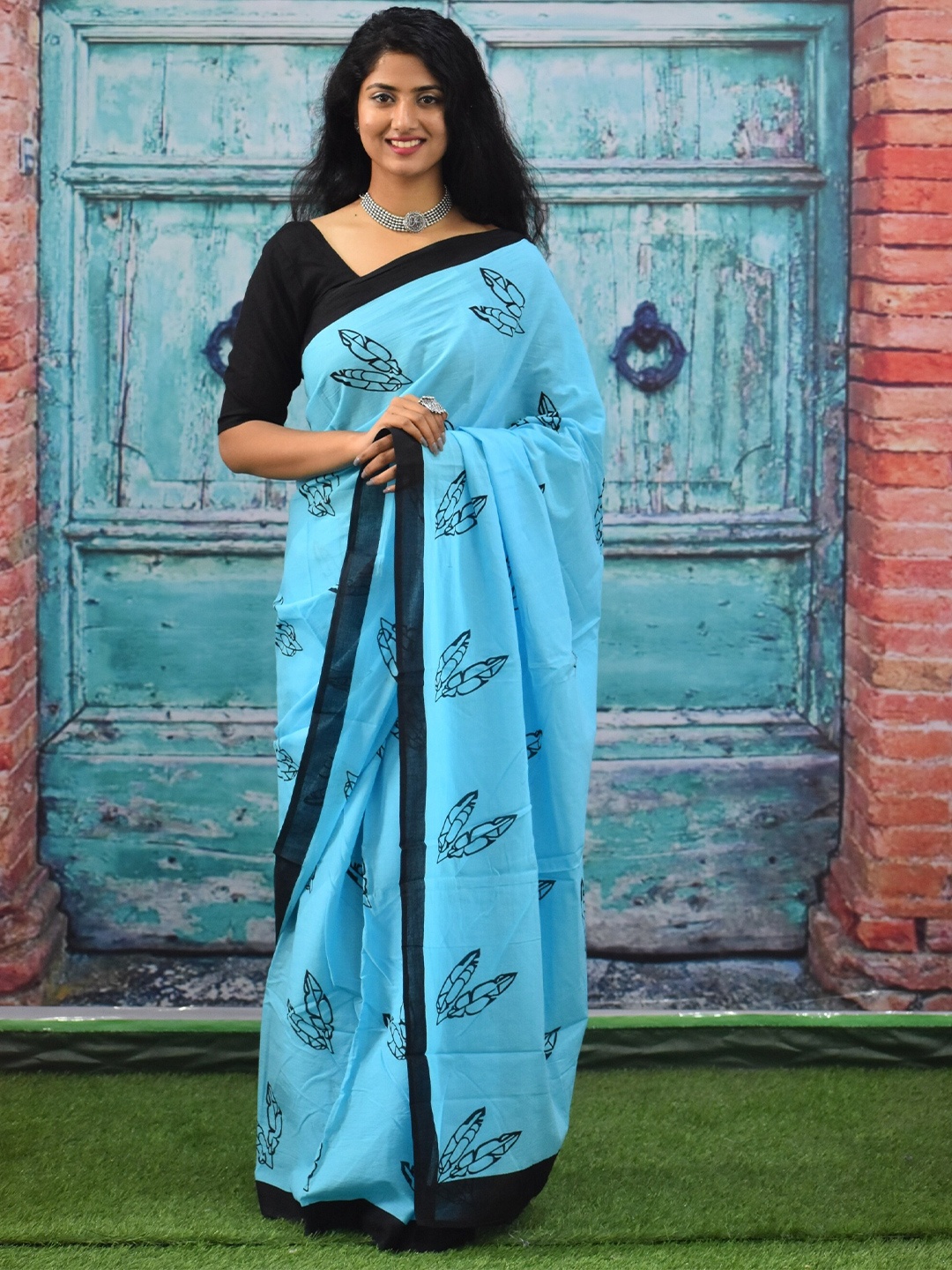 

TROPWEAR Pure Cotton Block Print Saree, Blue