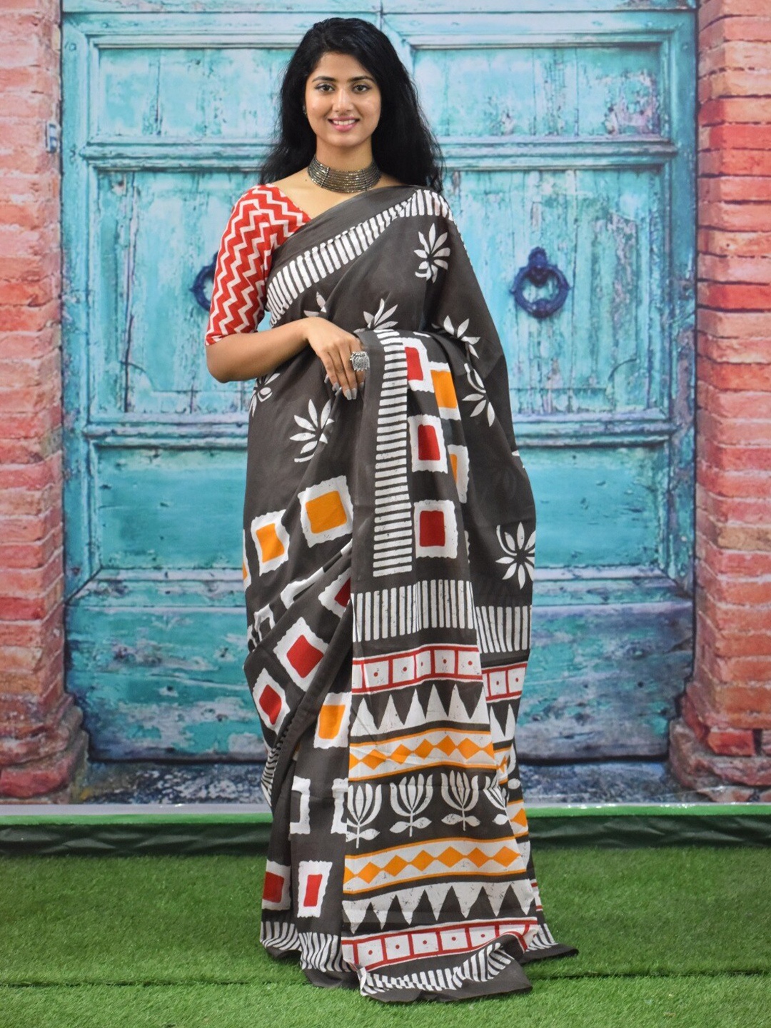 

TROPWEAR Pure Cotton Block Print Saree, Brown