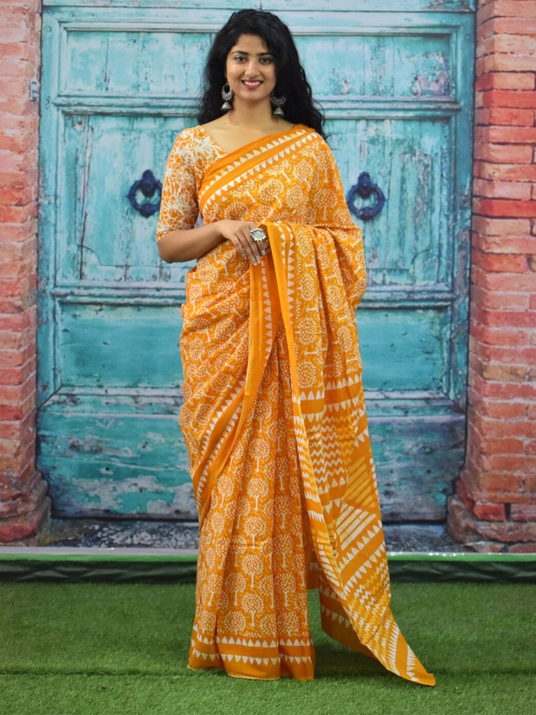 

TROPWEAR Pure Cotton Block Print Saree, Yellow