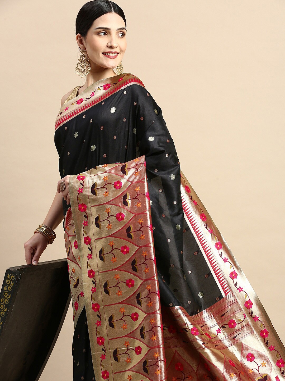 

PATLIPALLU Ethnic Motifs Zari Banarasi Saree, Black