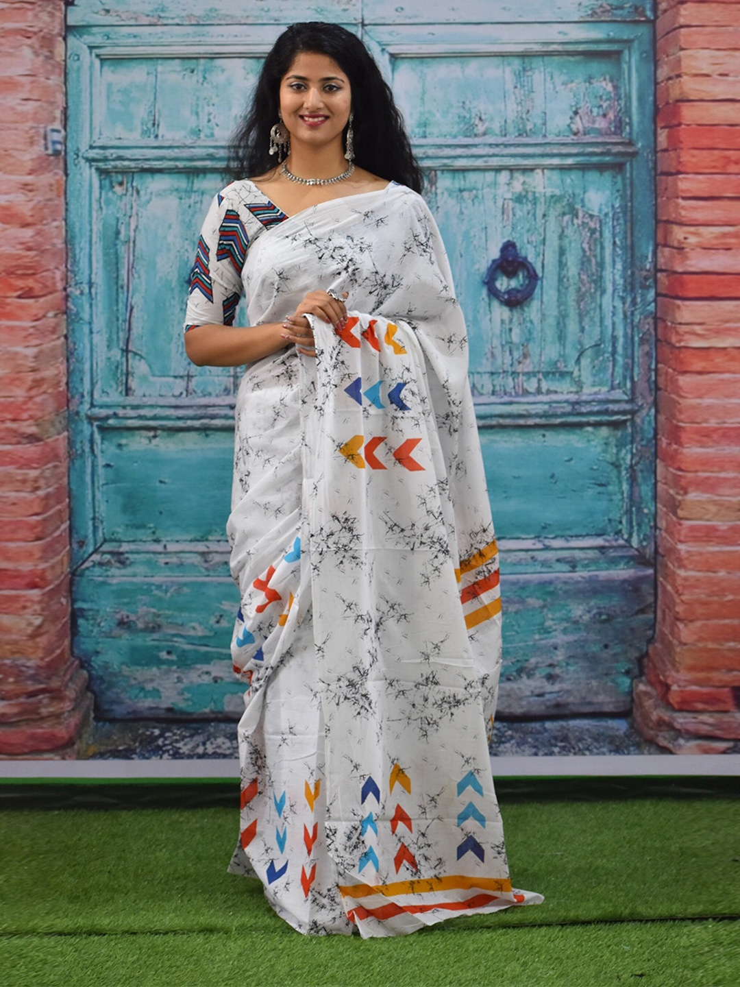 

TROPWEAR Abstract Block Printed Mulmul Cotton Saree, White