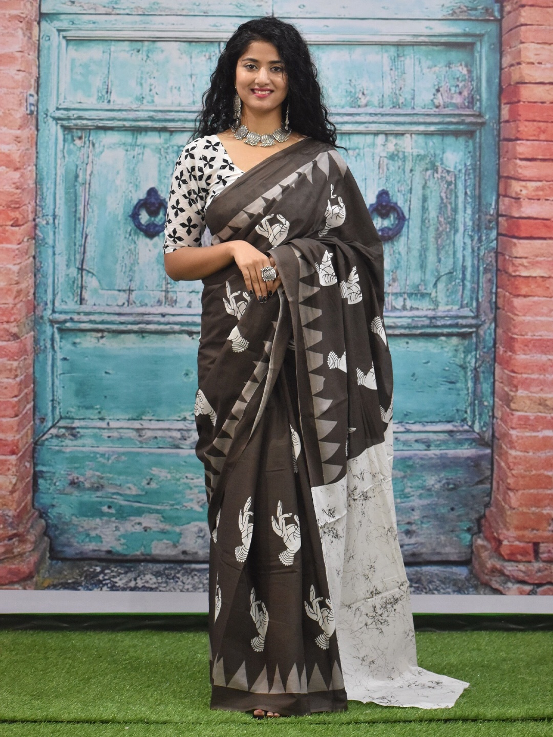 

TROPWEAR Pure Cotton Block Print Saree, Brown