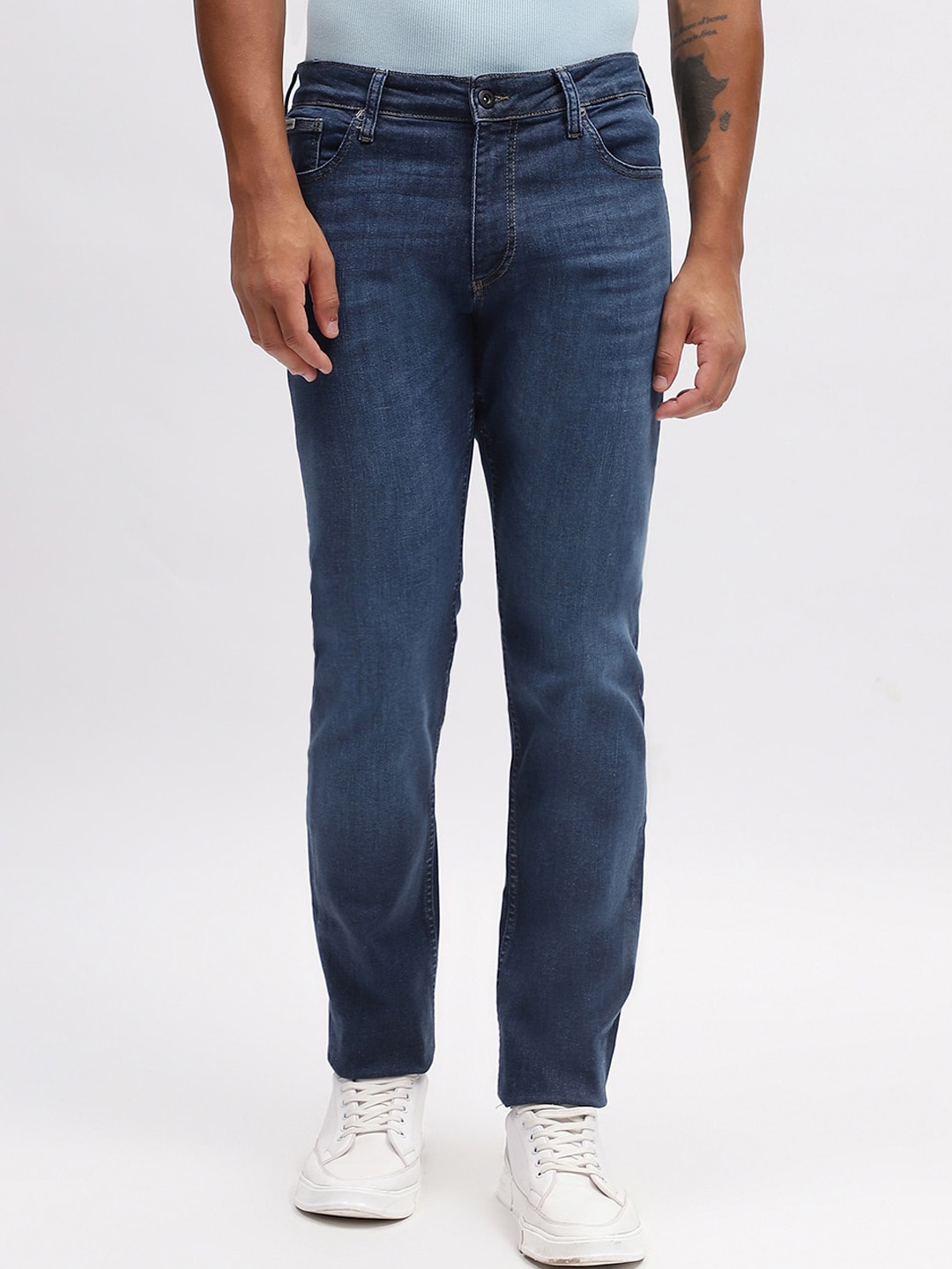 

LINDBERGH Men Tapered Fit Light Fade Stretchable Jeans, Blue