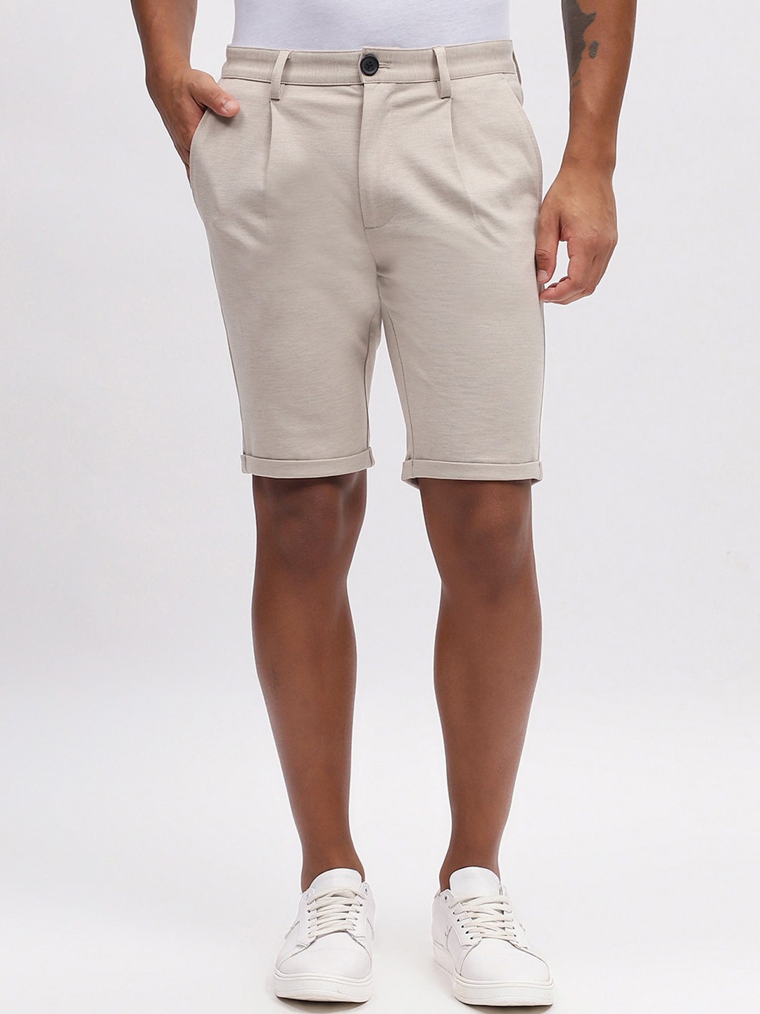 

LINDBERGH Men Regular Fit Mid-Rise Chino Shorts, Off white