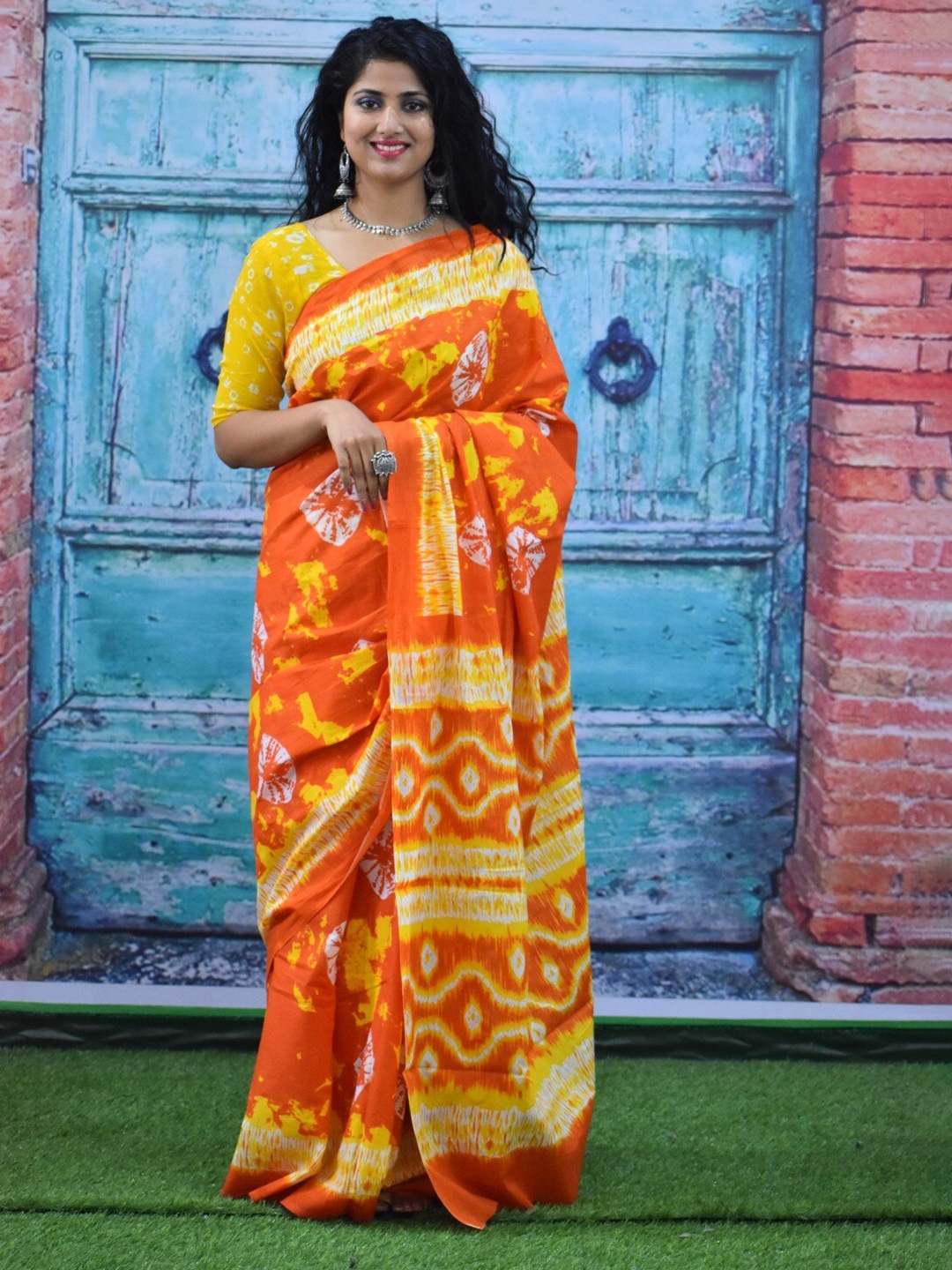 

TROPWEAR Tie and Dye Pure Cotton Block Print Saree, Orange