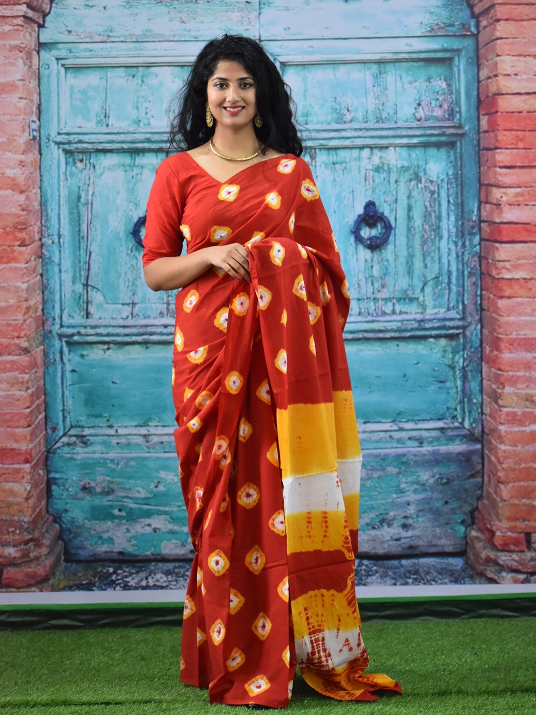 

TROPWEAR Pure Cotton Block Print Saree, Red