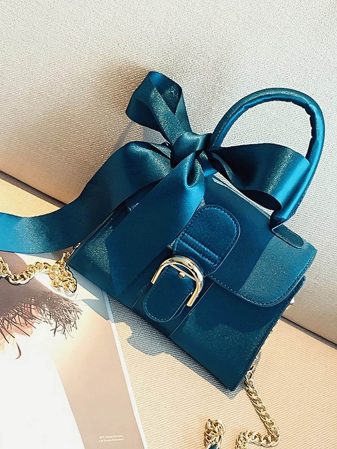 

Diva Dale Bucket Handheld Bag, Blue