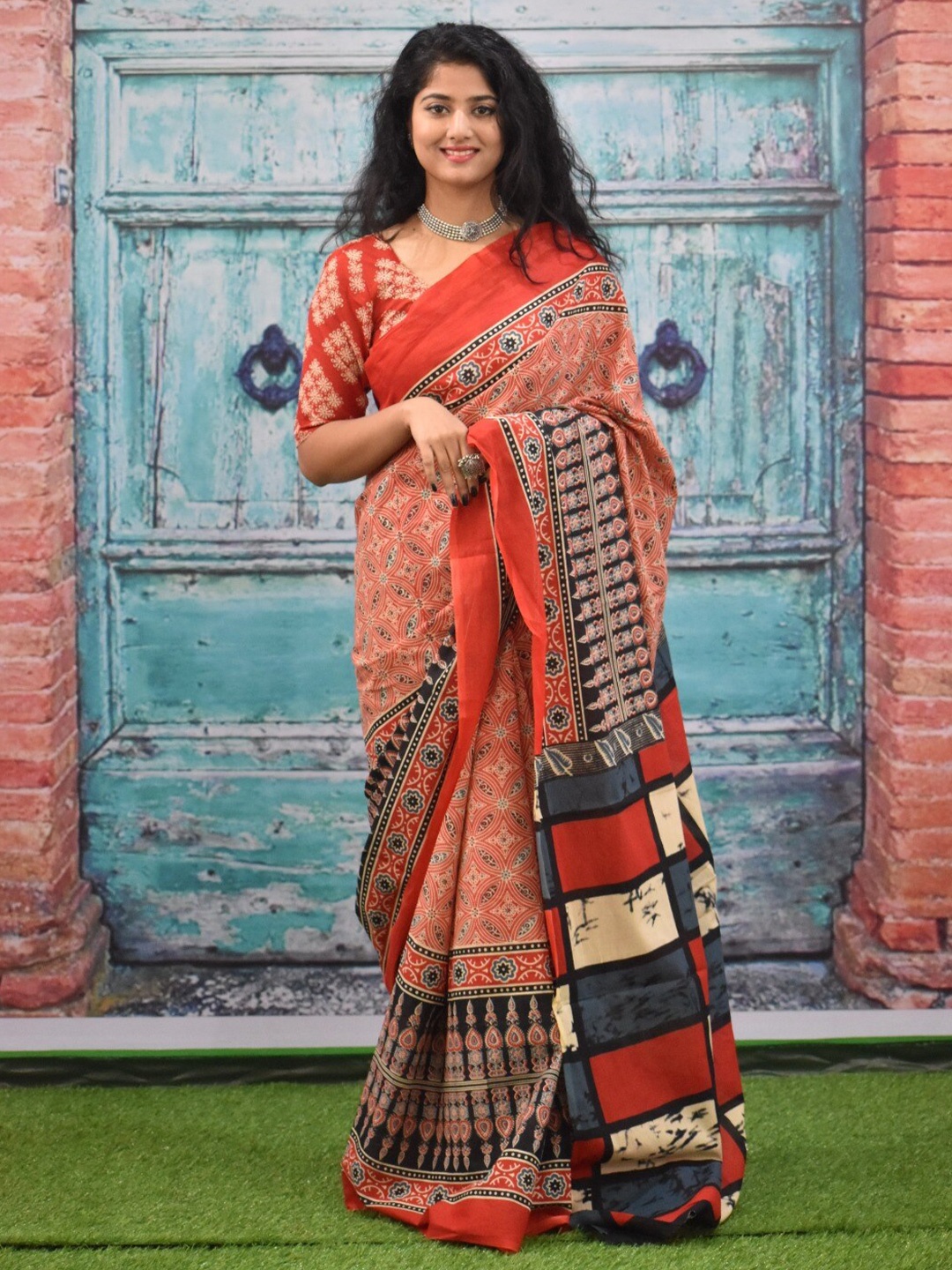 

TROPWEAR Ethnic Motifs Mulmul Cotton Block Print Saree, Maroon