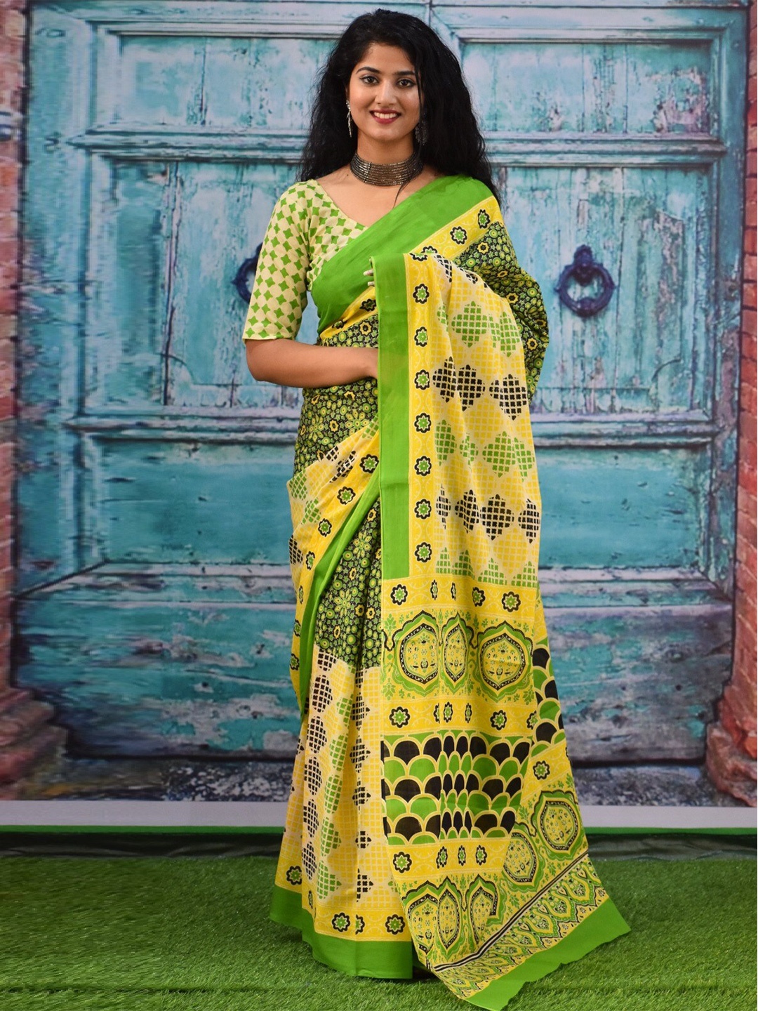 

TROPWEAR Floral Mulmul Cotton Block Print Saree, Green