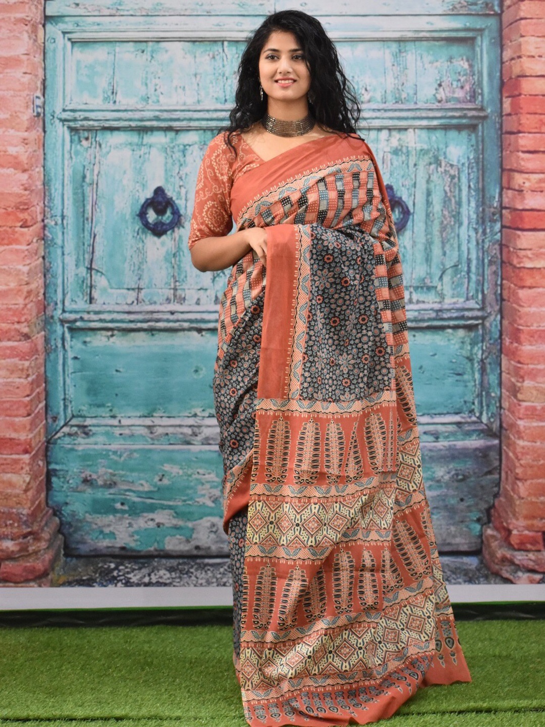 

TROPWEAR Floral Mulmul Cotton Block Print Saree, Red