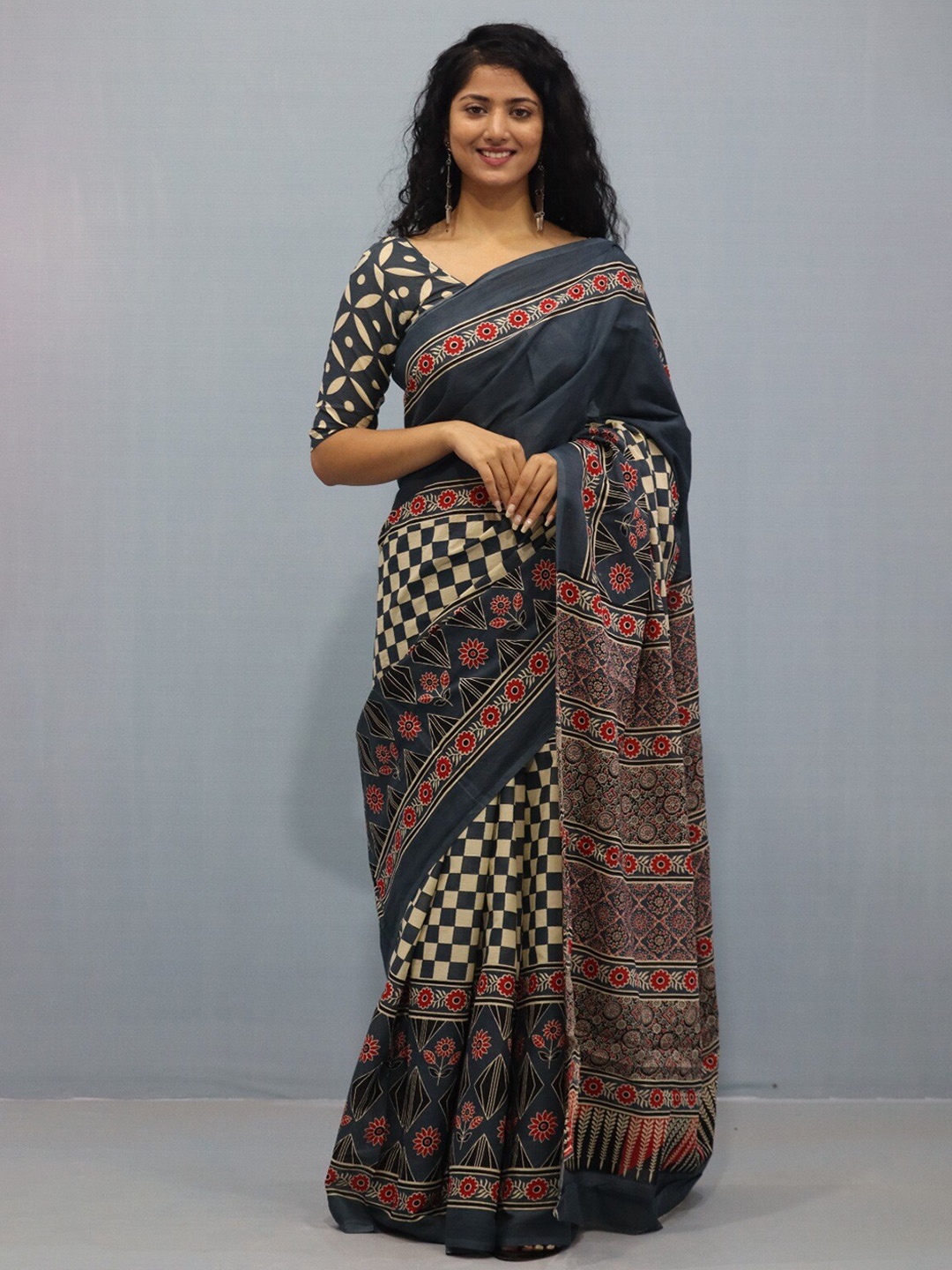 

TROPWEAR Ethnic Motifs Pure Cotton Block Print Saree, Grey